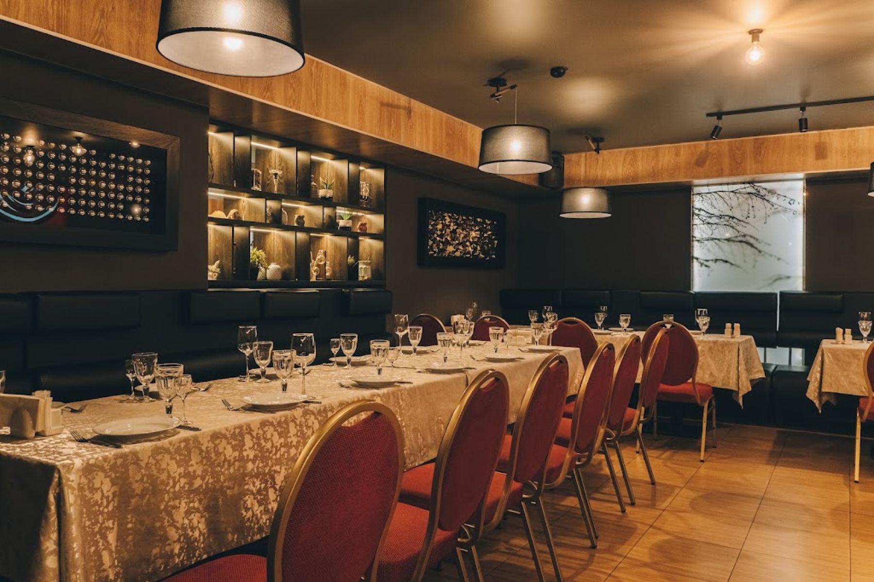 Стол в ресторане Империал