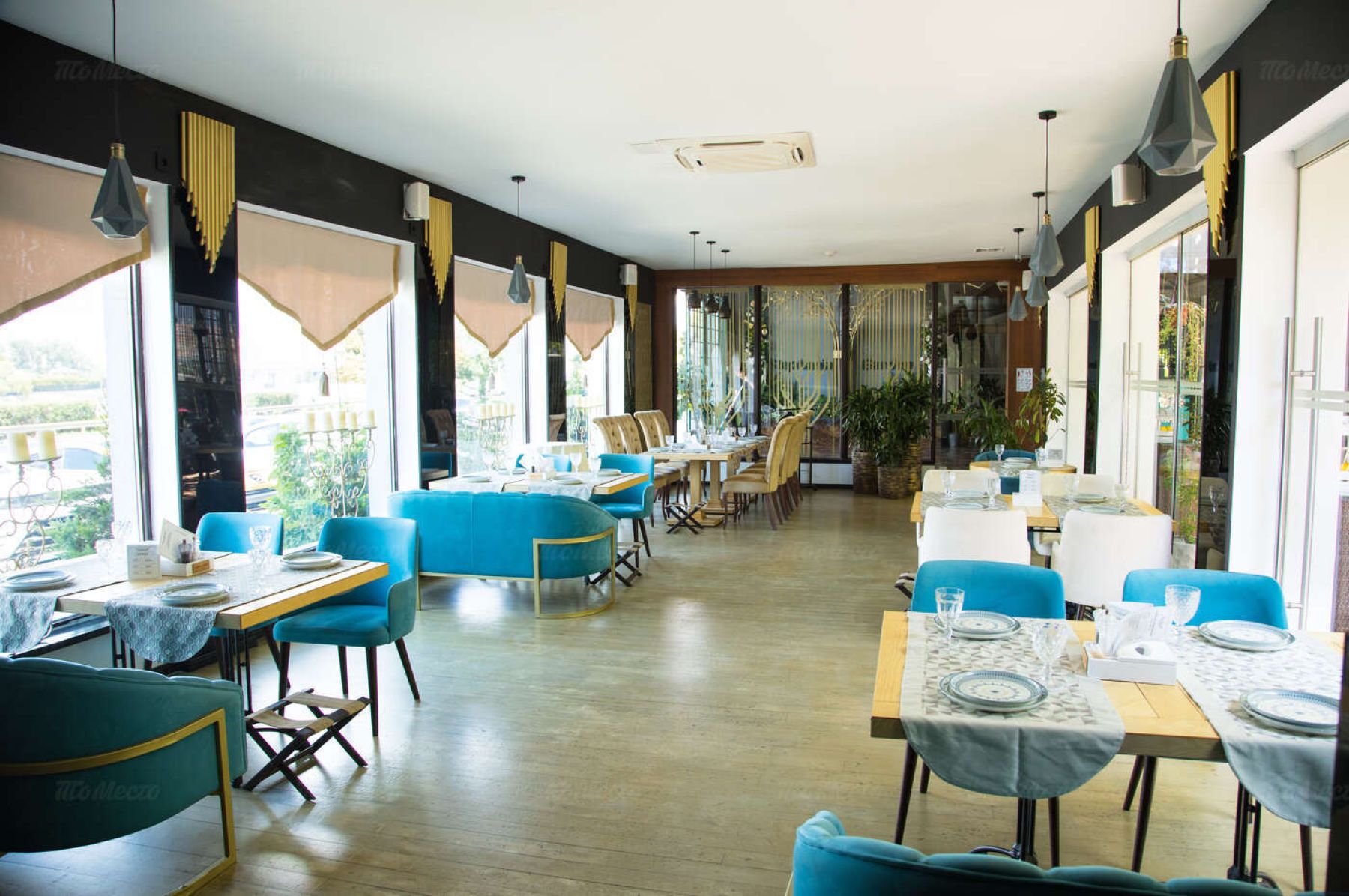 Интерьер ресторана Stephania Garden