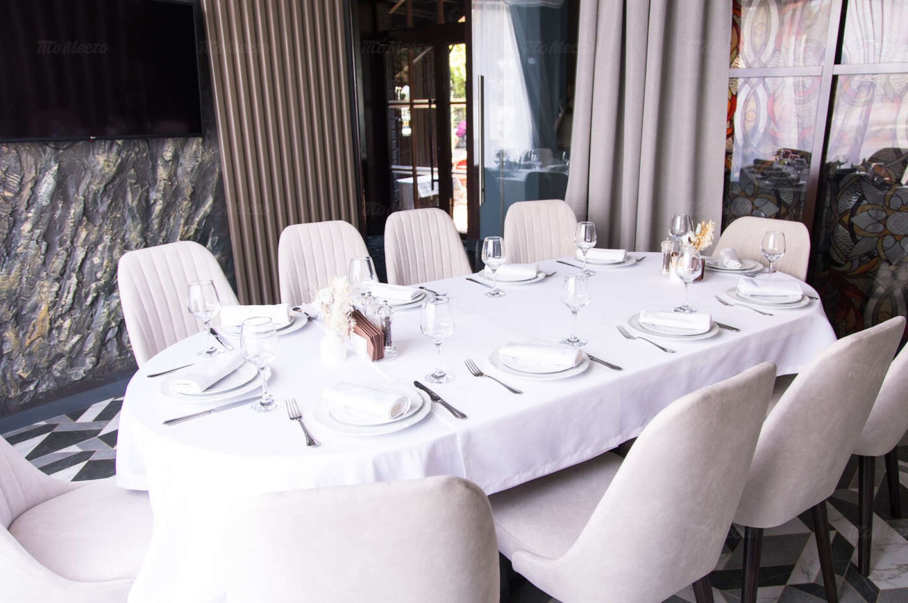 Зал ресторана Stephania Garden