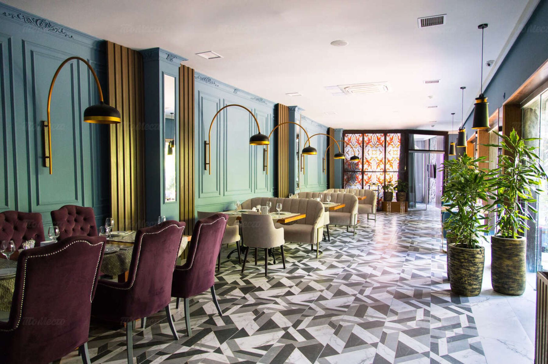 Зелёная терраса ресторана Stephania Garden