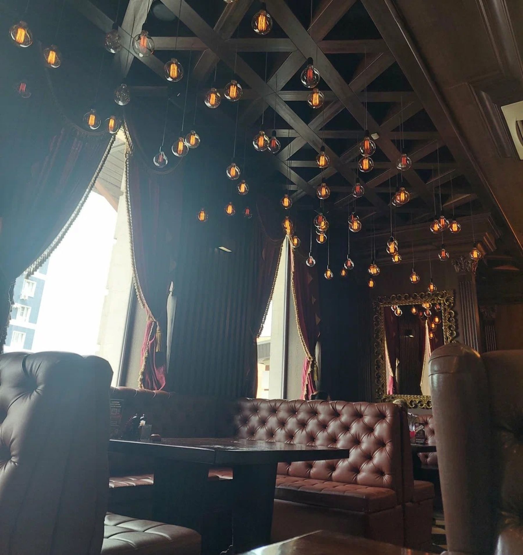 Комфортабельные VIP-ложи в ресторане «Угли»