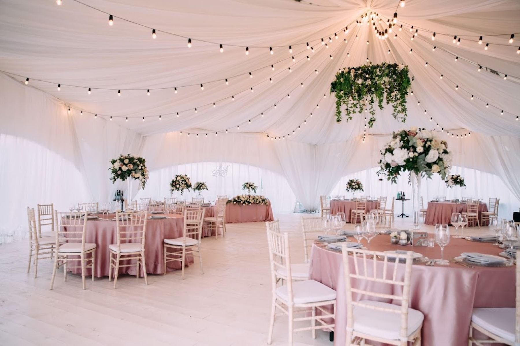 Комфортные коттеджи на территории парк-отеля