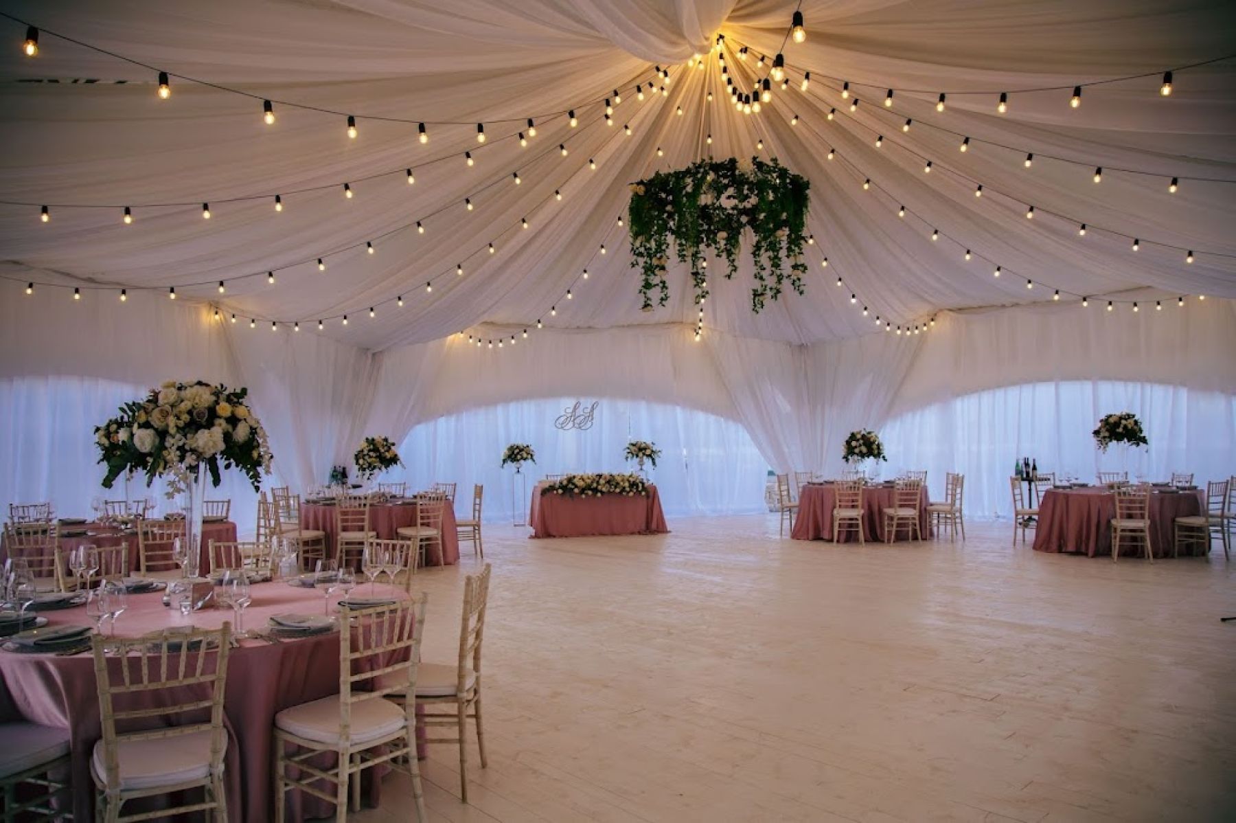 Вид на конный клуб рядом с Levada Hall