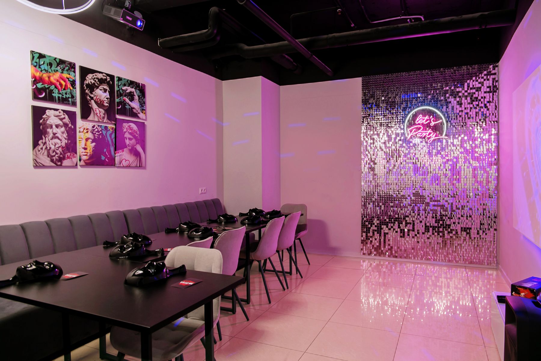 Уютный интерьер зала Little Party