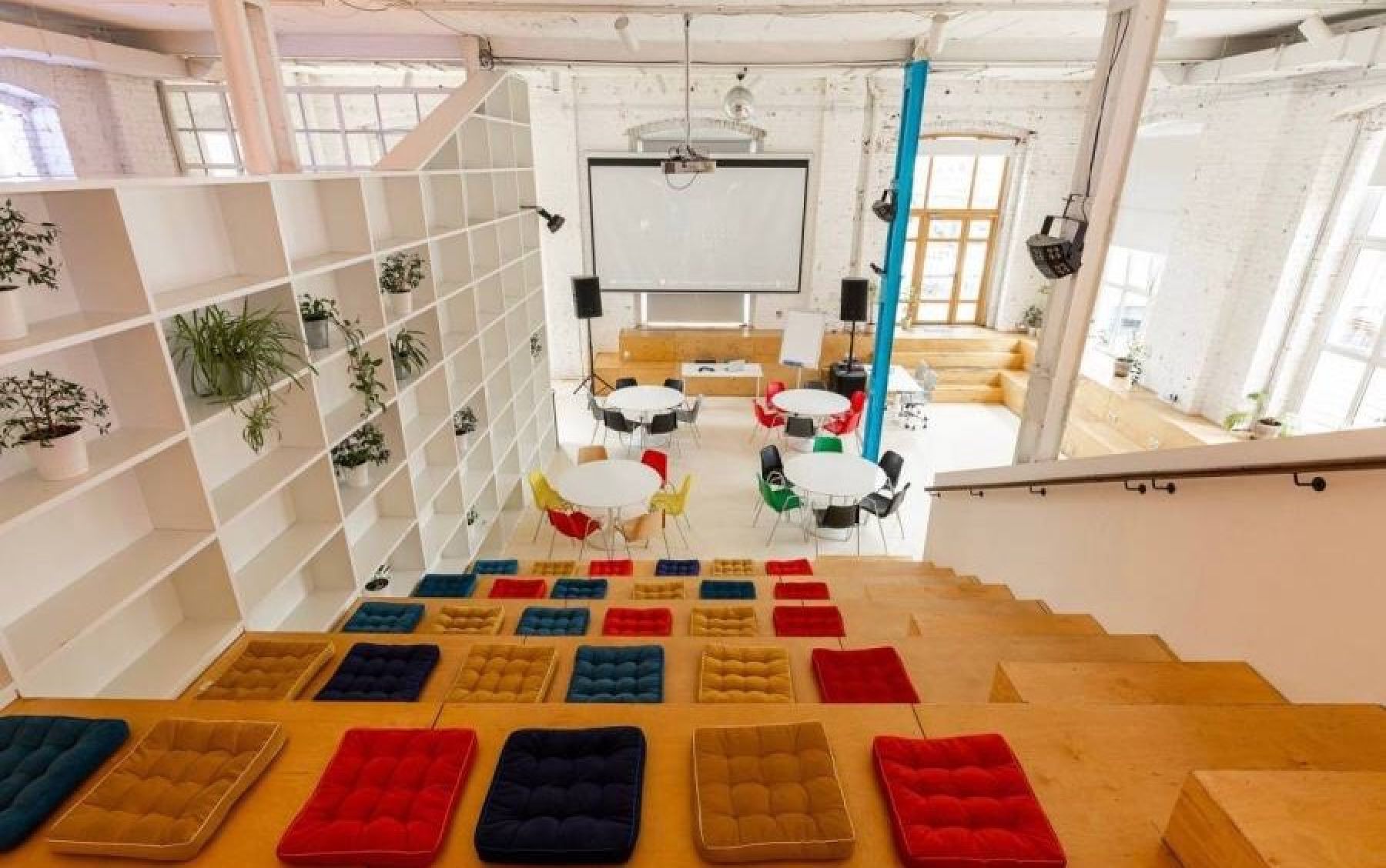 Светлая площадка IDEALISTA - общий вид