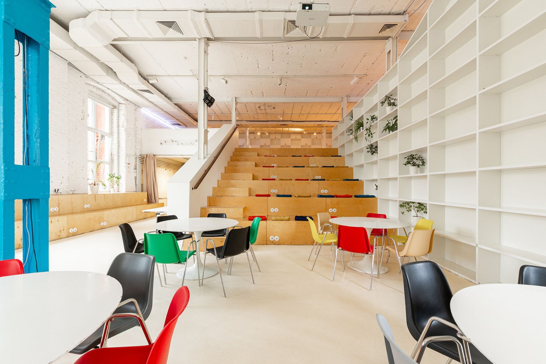 Зона для курения на площадке IDEALISTA