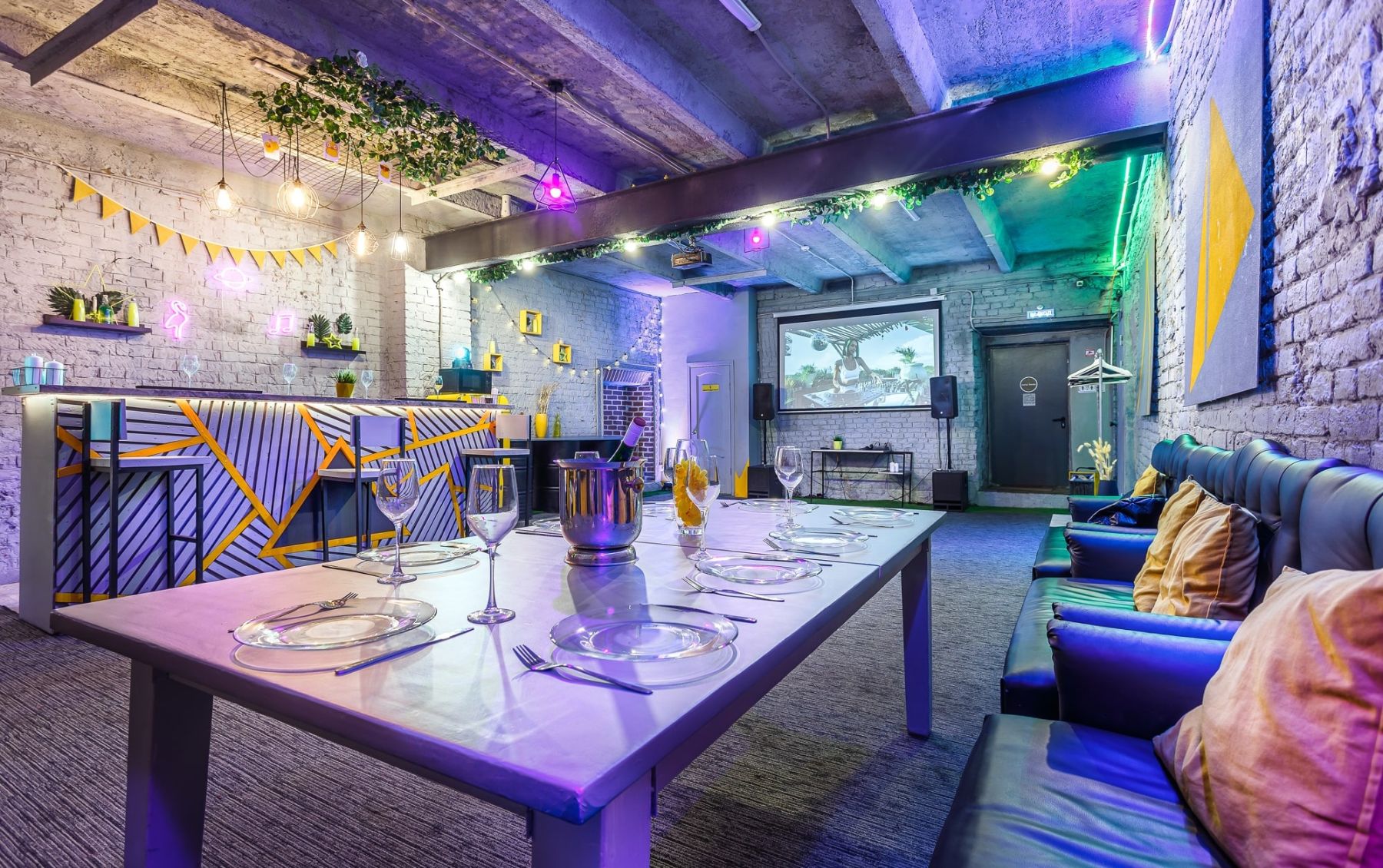 Лофт Lucky Ducky - интерьер с яркими акцентами