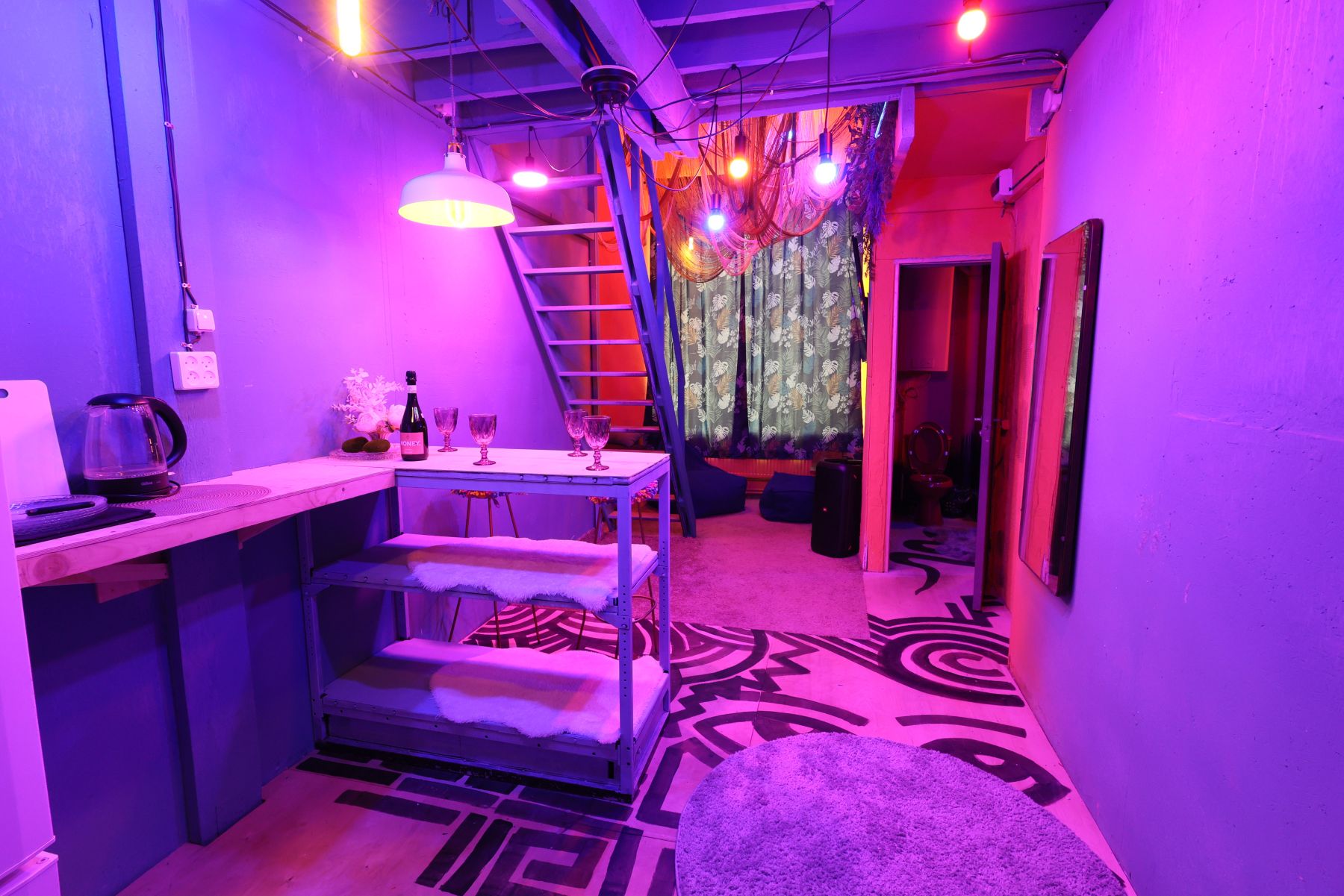 Стильная мебель в лофте Африка