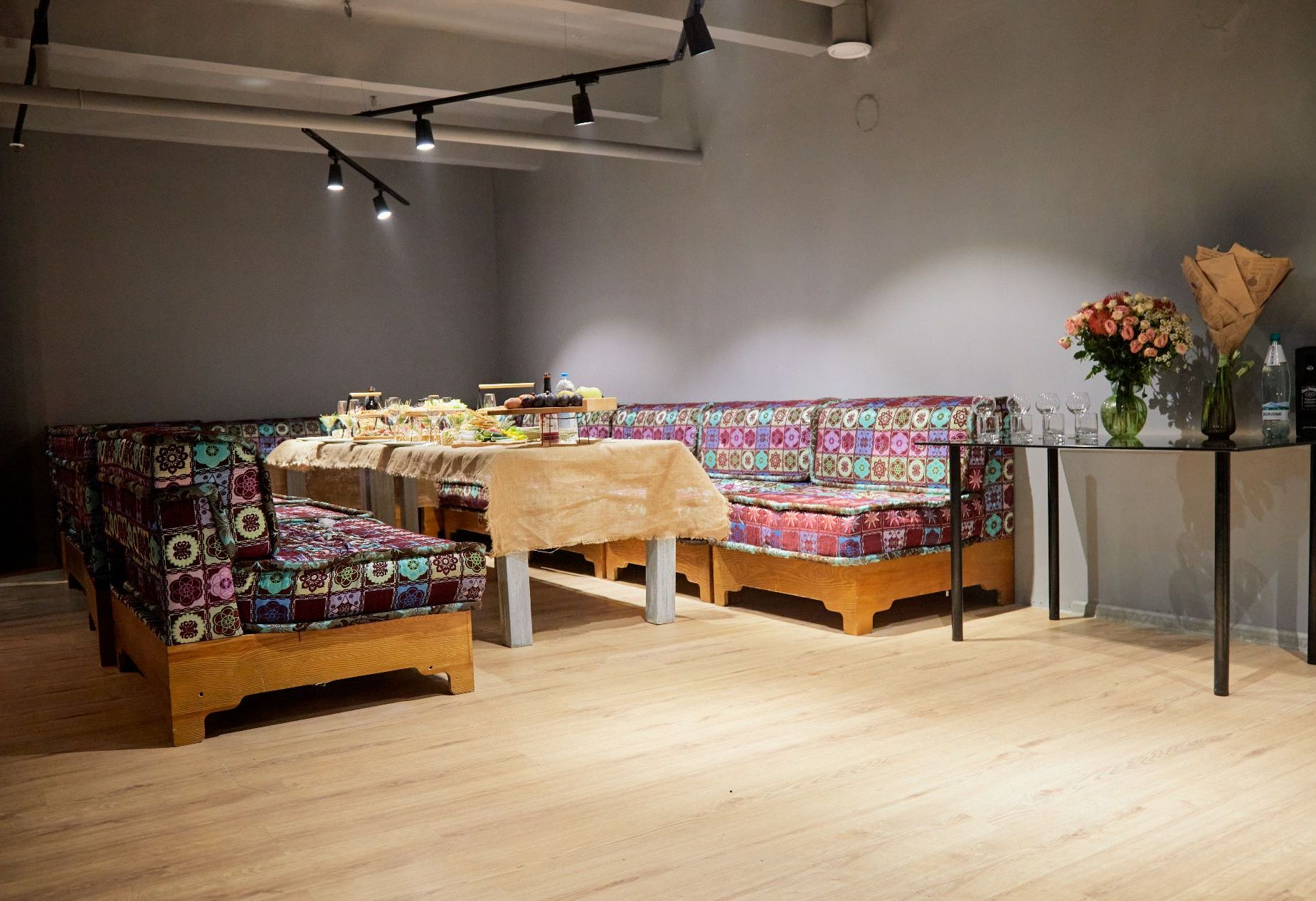 Сцена для выступлений в лофте Аркейн