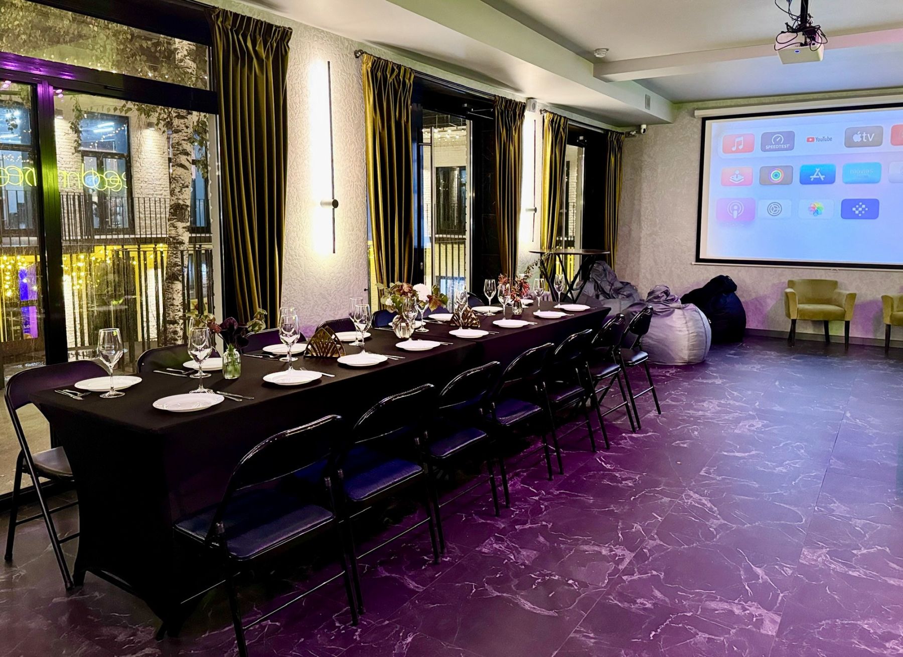 Зона для мероприятий в Luna Loft