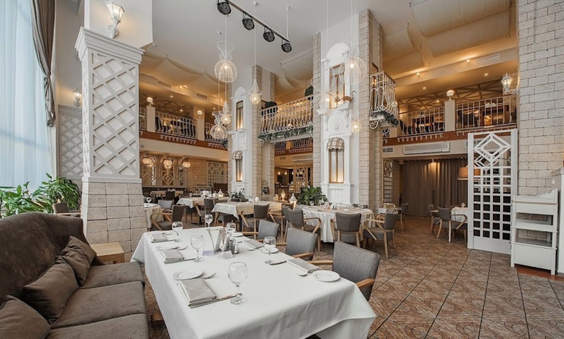 Сцена в банкетном зале Бульвар