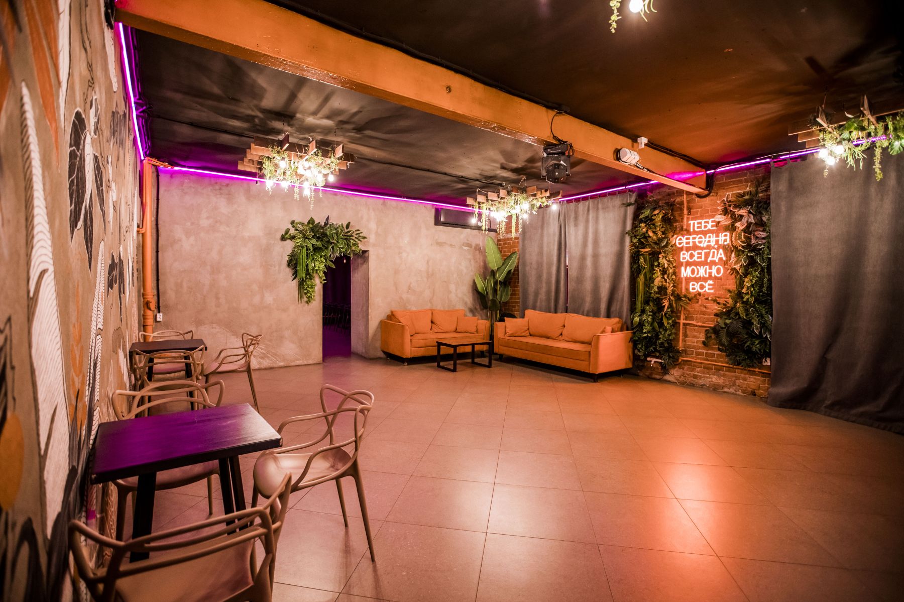 Стильный интерьер лофта BRONZA