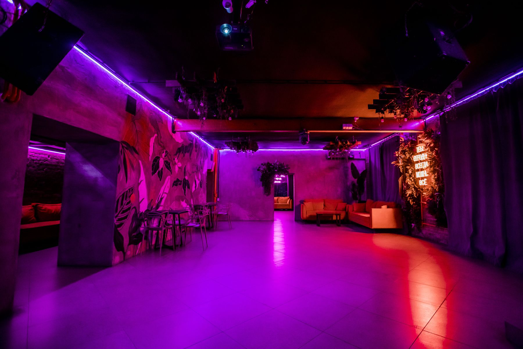 Барная стойка в лофте BRONZA