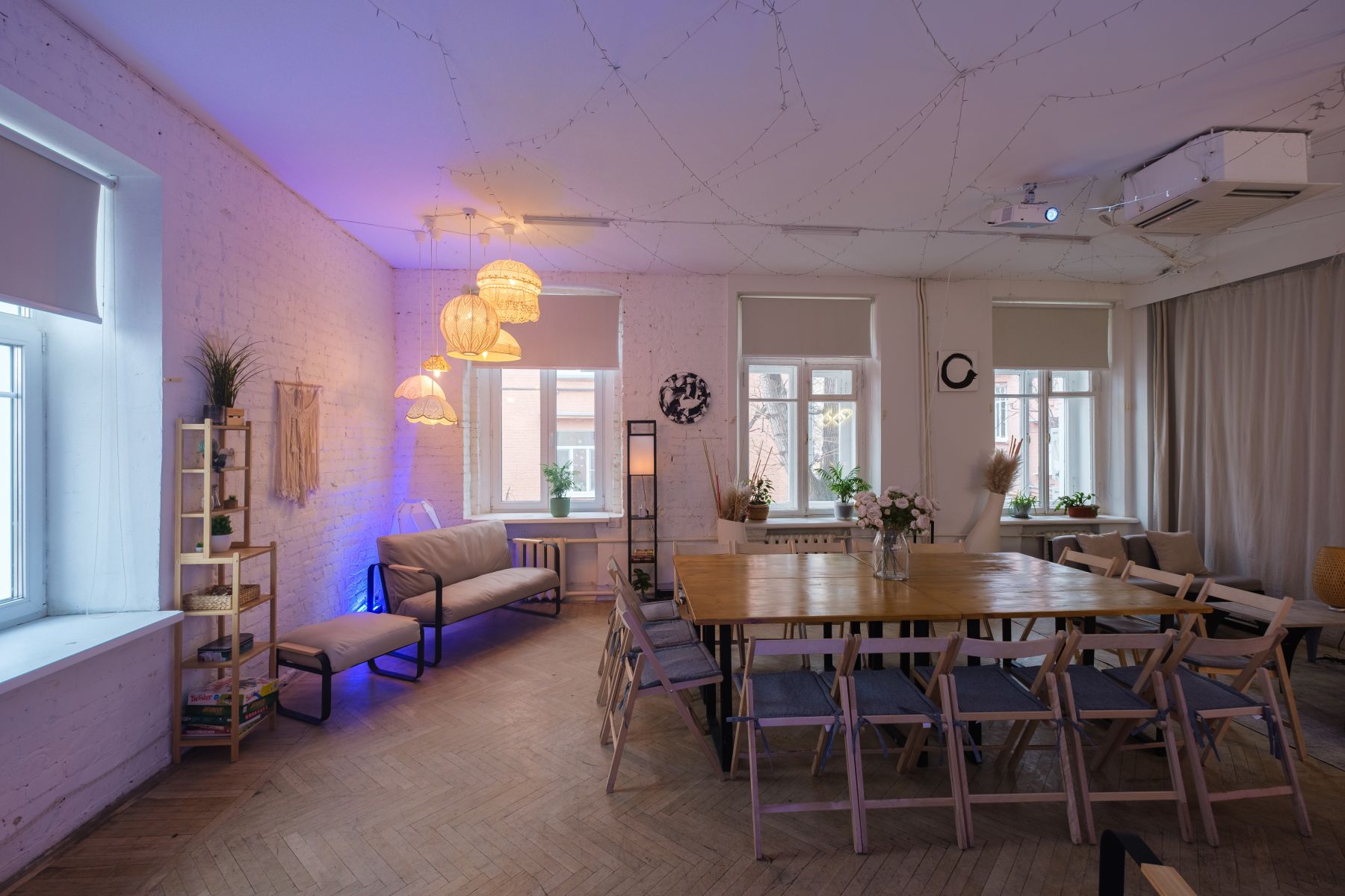 Просторный зал для мероприятий