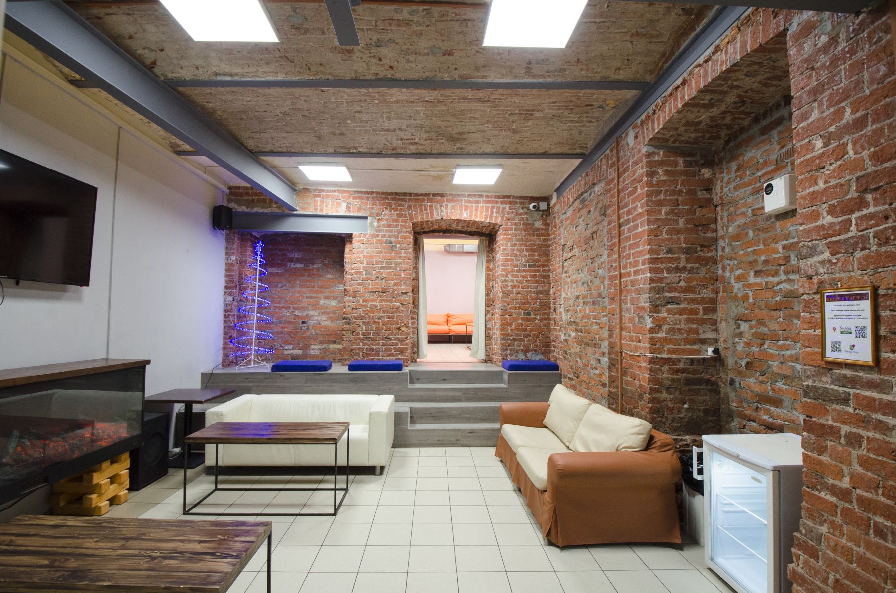 Комфортные диваны в лофте Фарфор