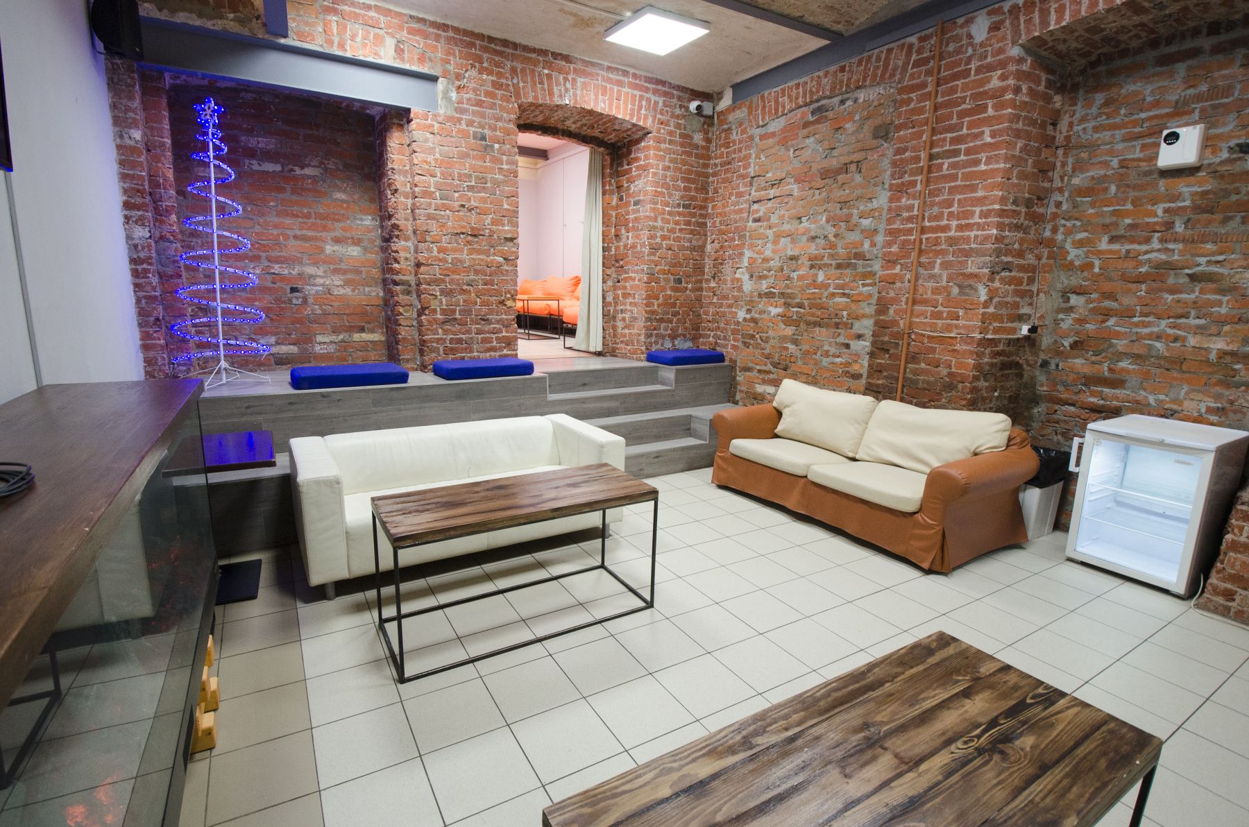 Музыкальная система и оборудование в лофте Фарфор