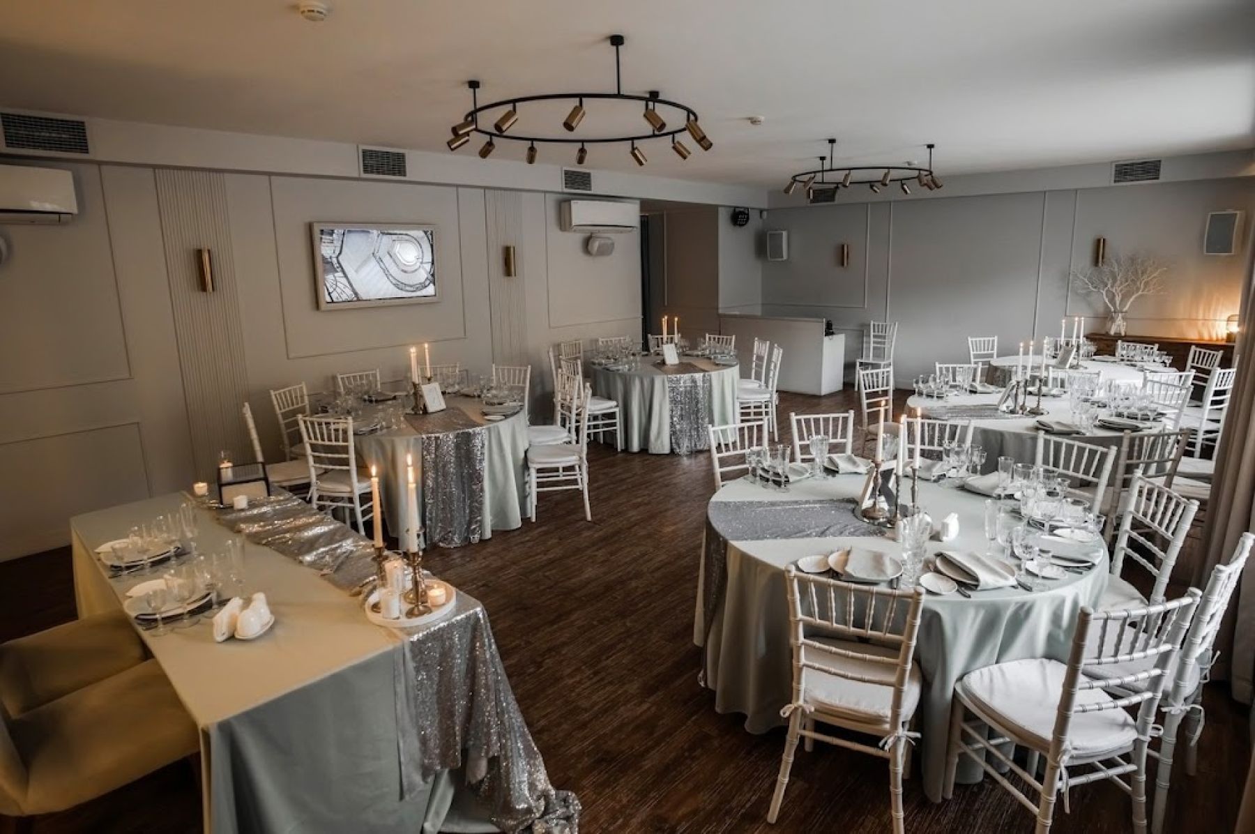 Лофт Весенний - интерьер банкетного зала