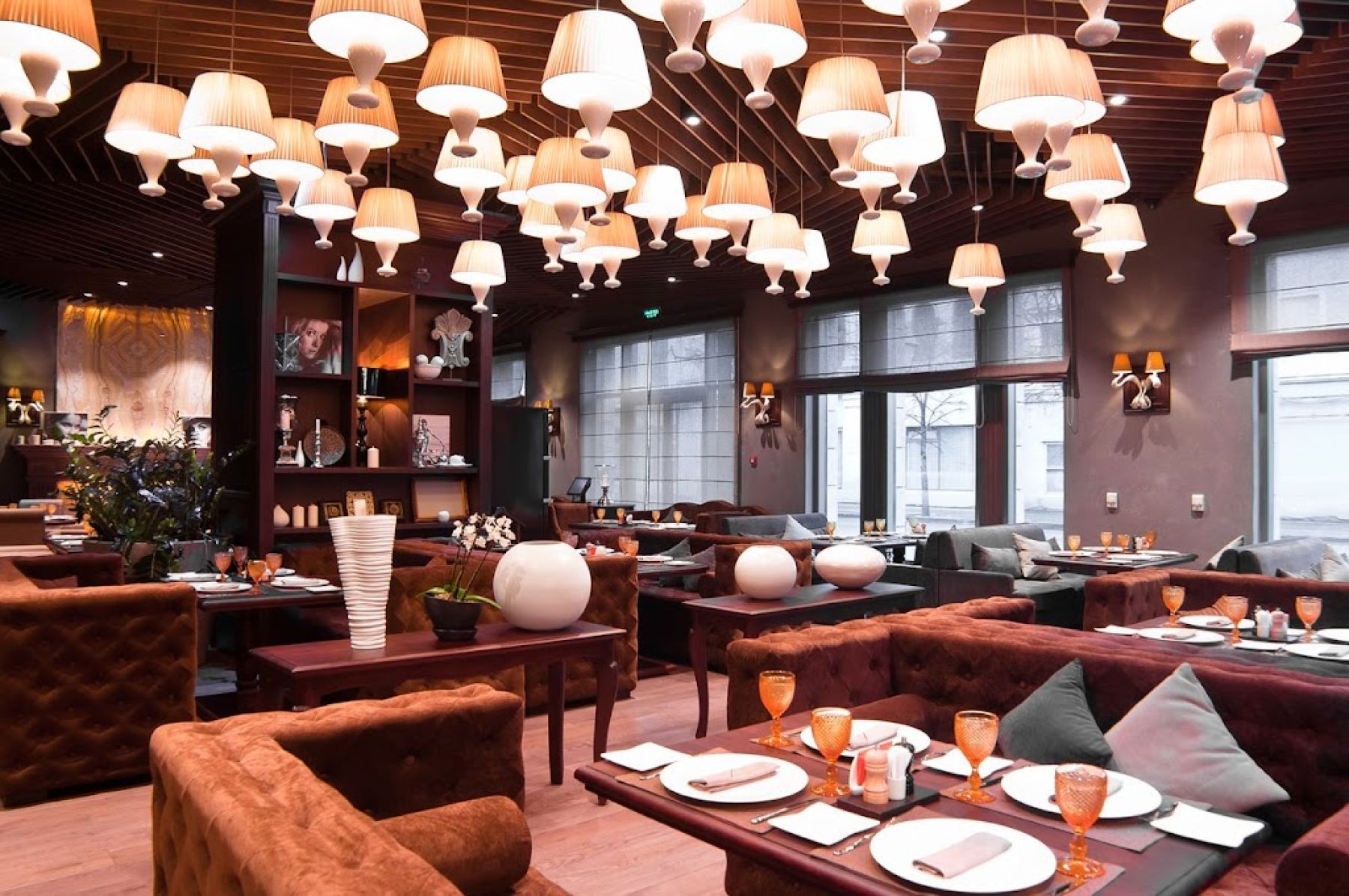 Уютная велком-зона в ресторане "Бурбон"