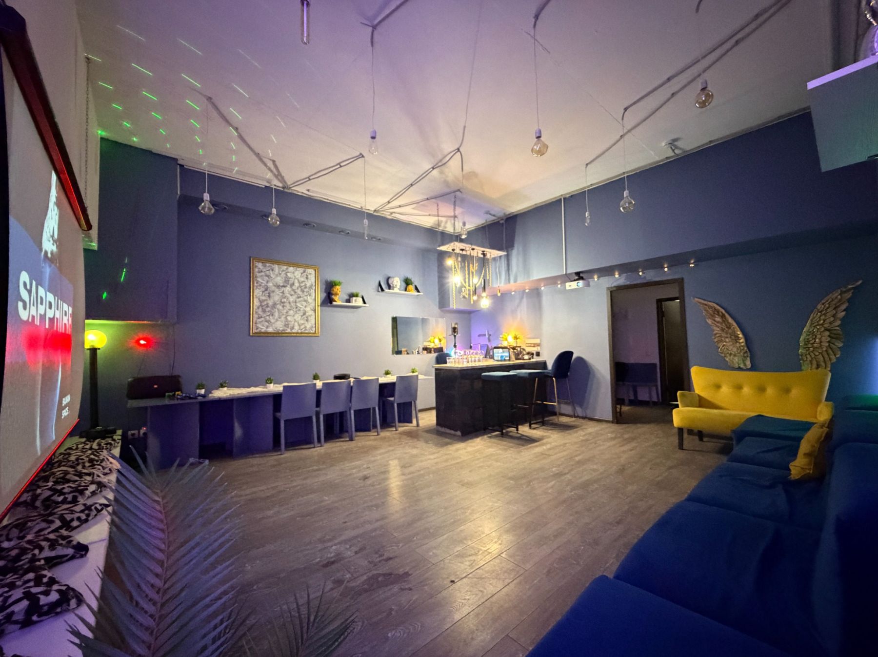 Барная стойка в лофте Сапфир