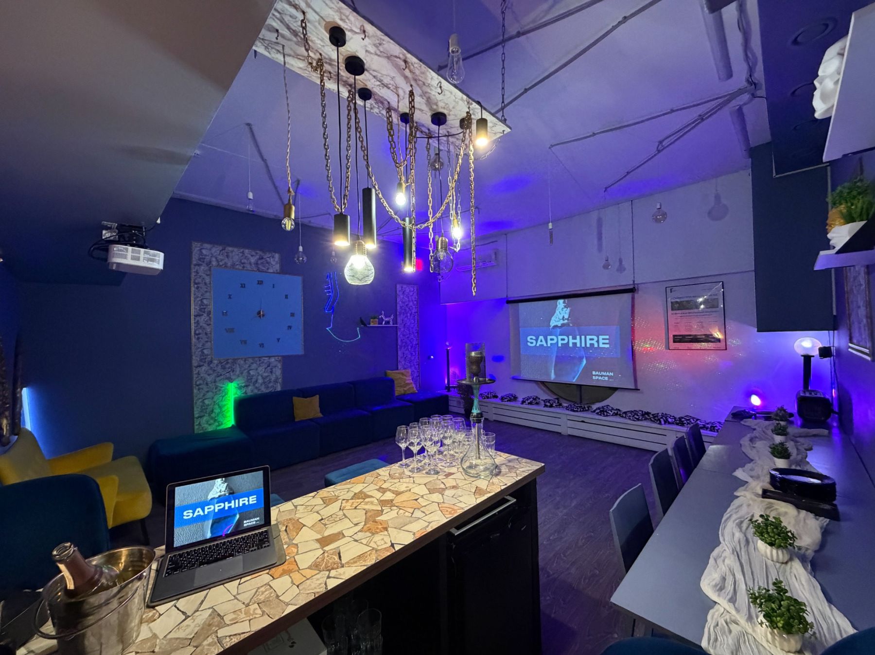 Зона для отдыха в лофте Сапфир