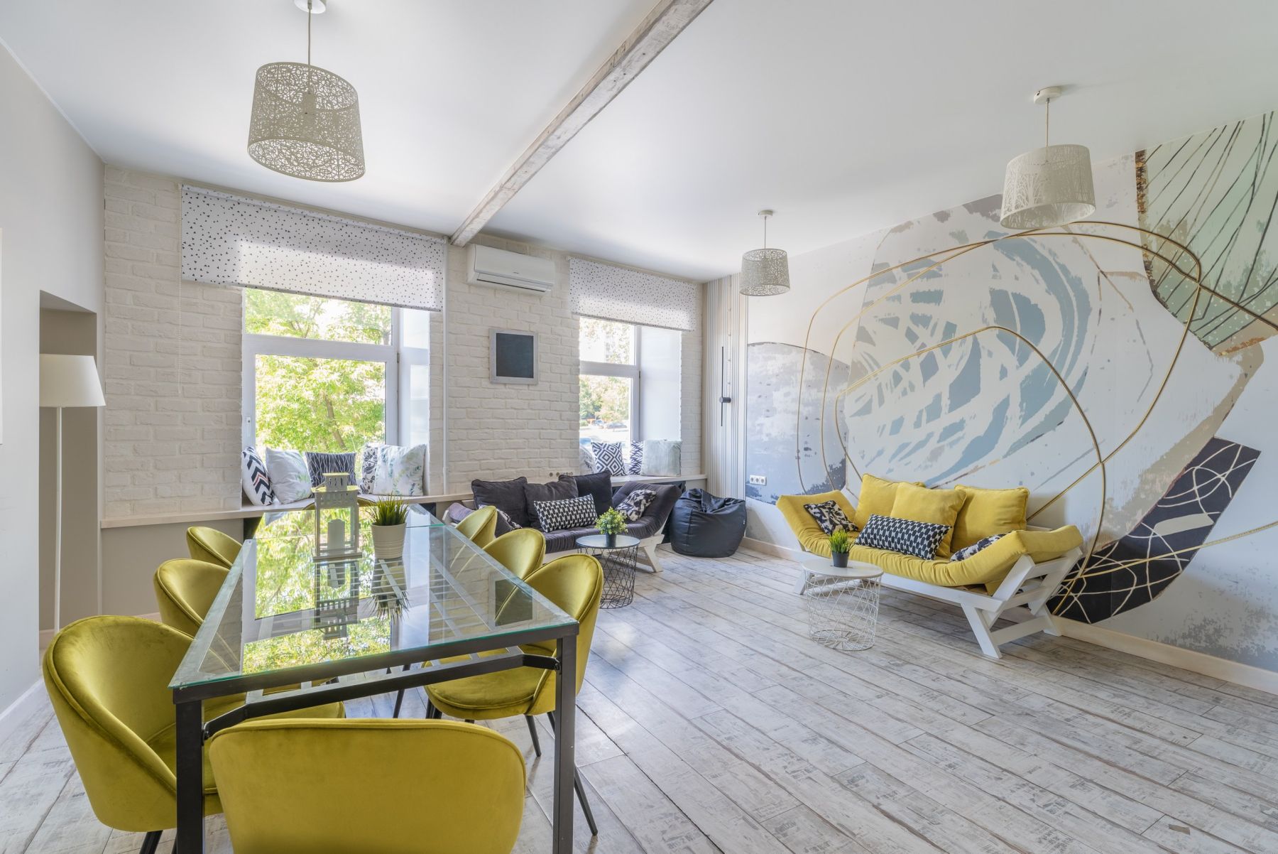 Уютная зона для мероприятий в лофте Малевич