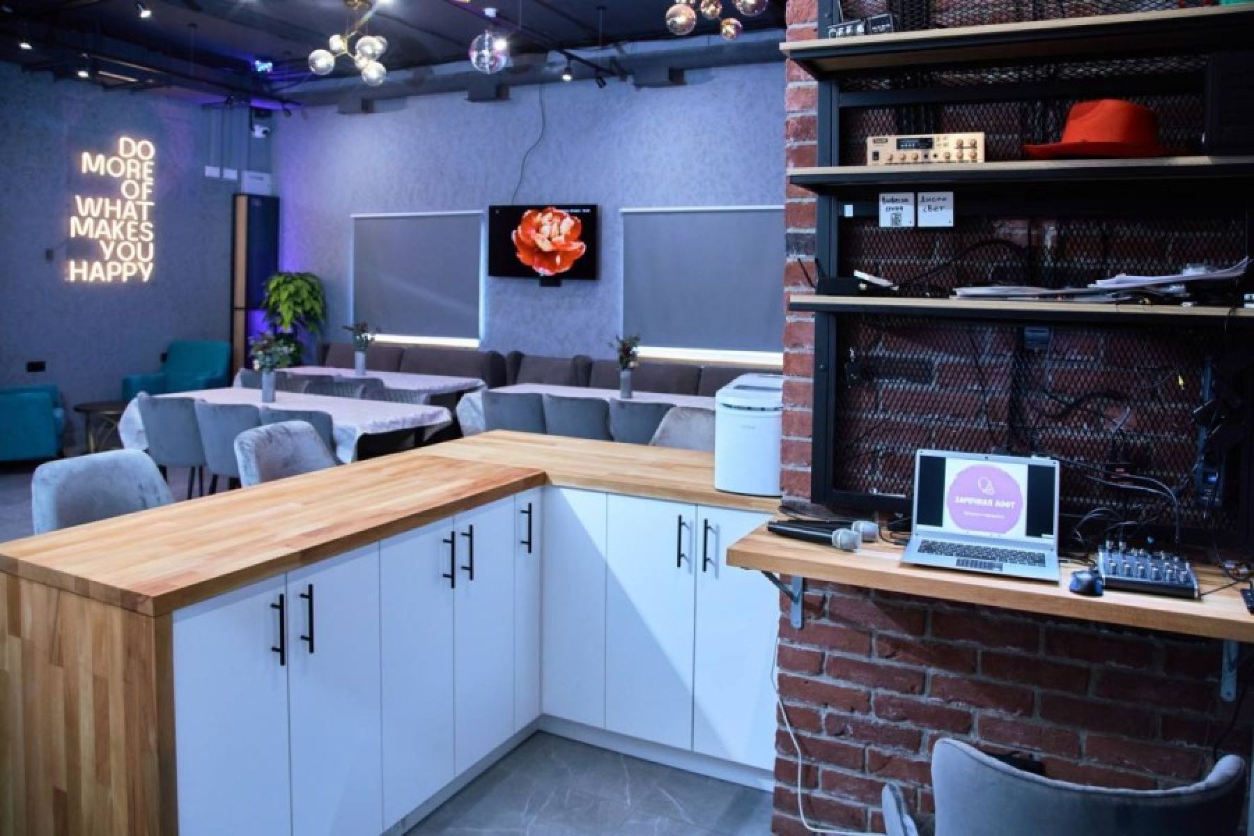 Барная стойка в лофте на Заречной