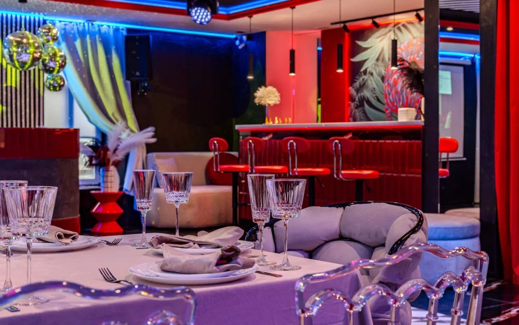 Лофт Марти - интерьер с черно-белой геометрией