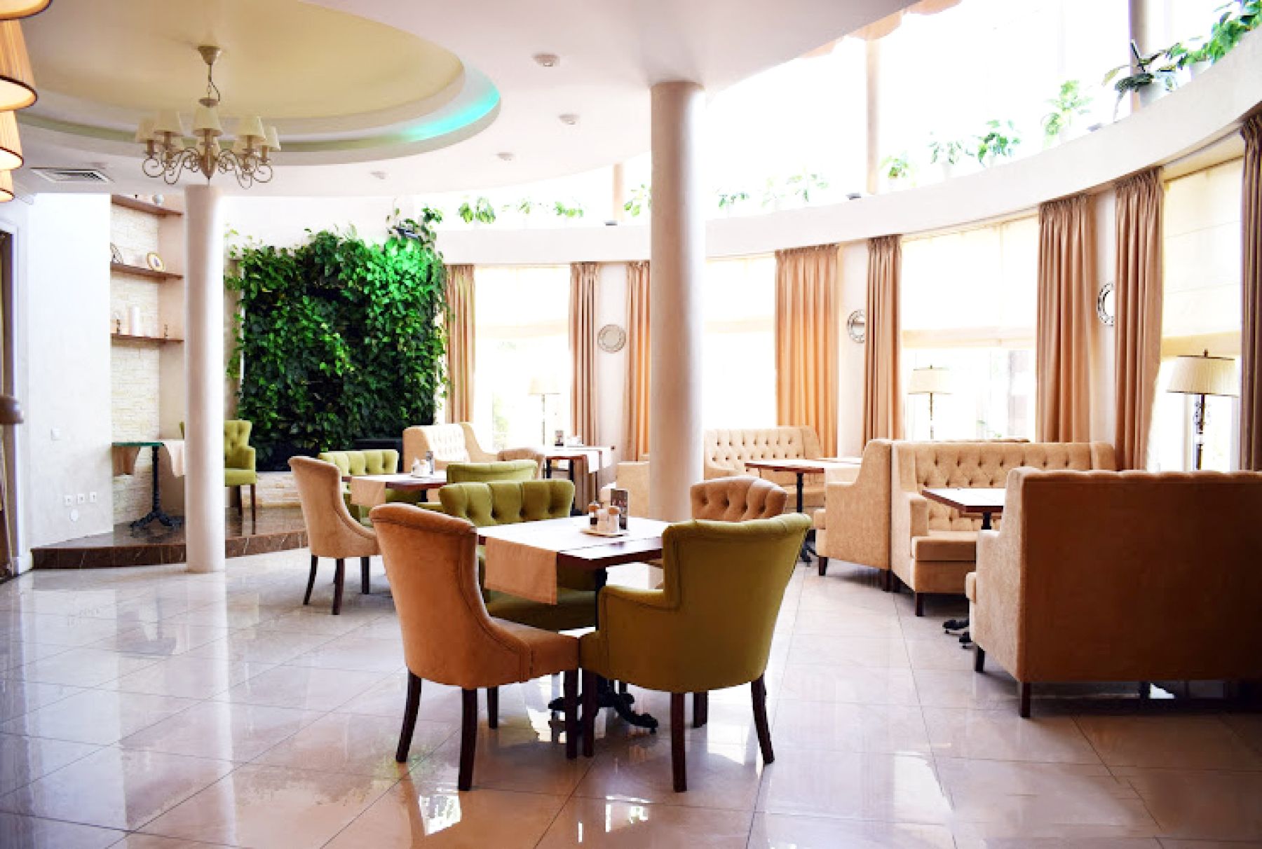 Летняя терраса ресторана «Бажи»