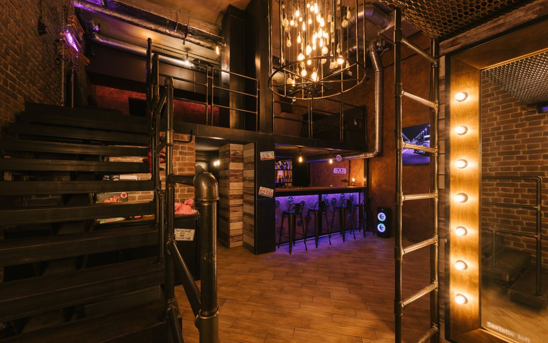 Дизайнерский лофт-бар в стиле Стимпанк