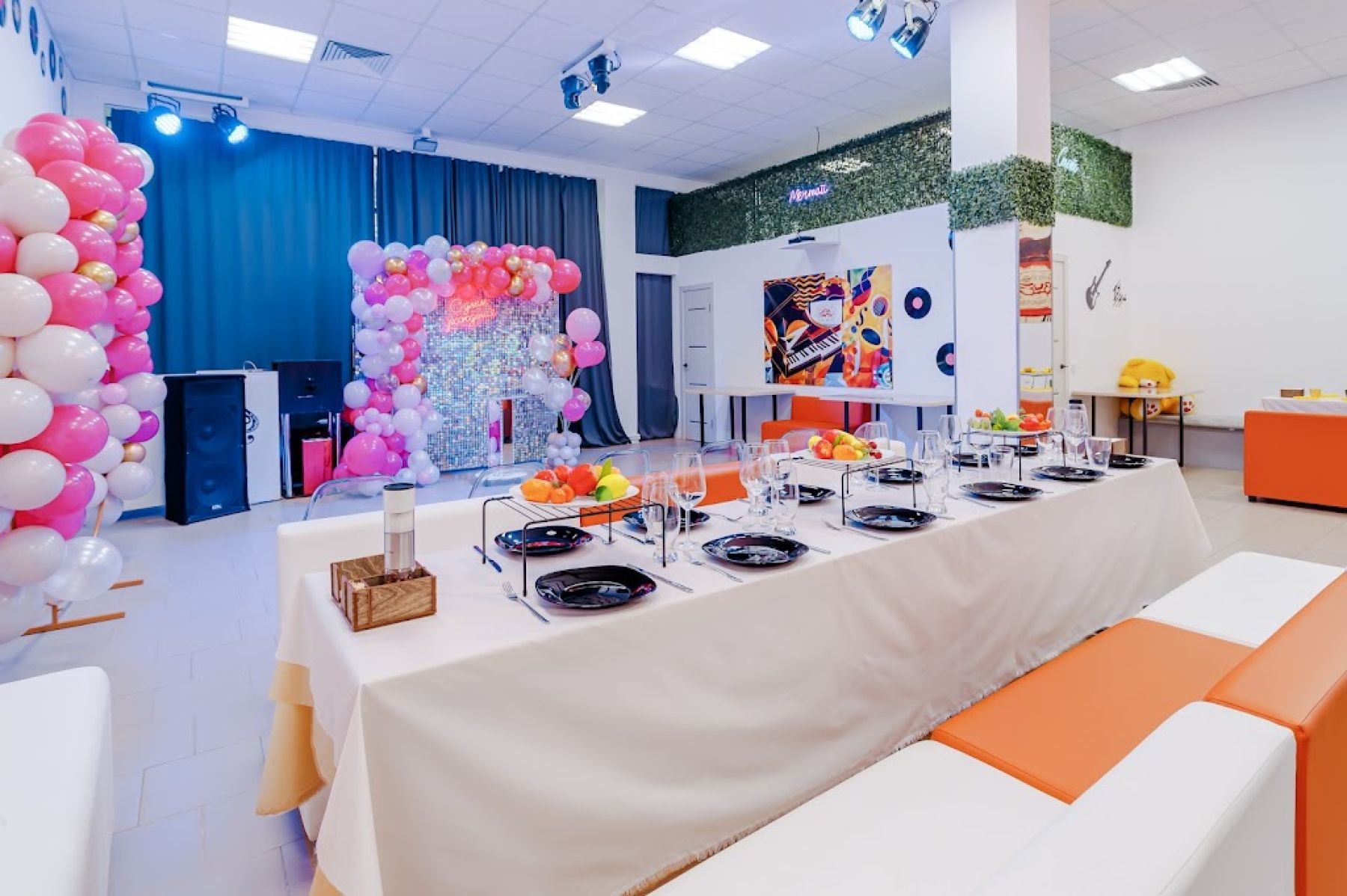 Лофт Изи Пати - вечернее освещение