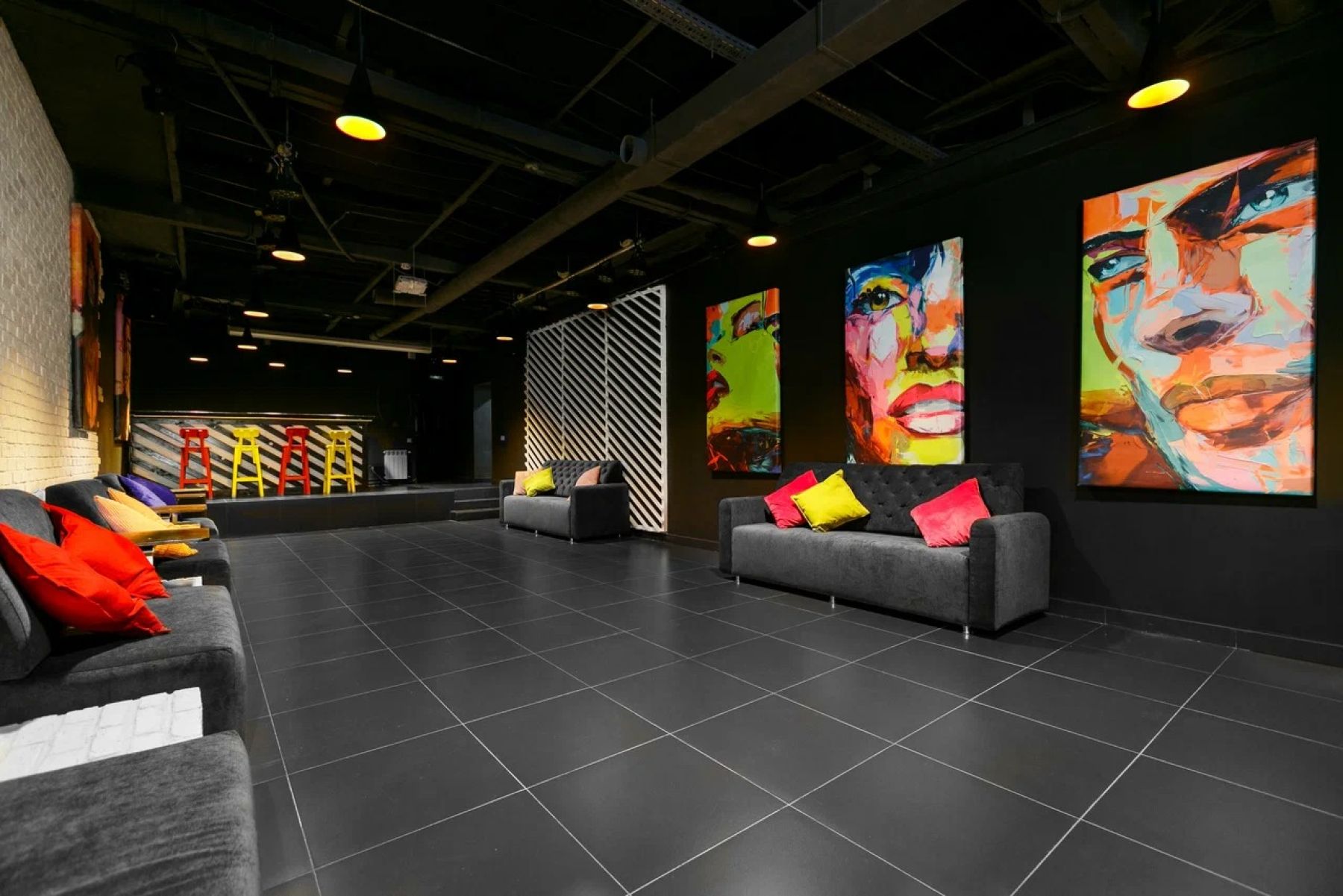 Лофт Silino - танцпол и барная стойка