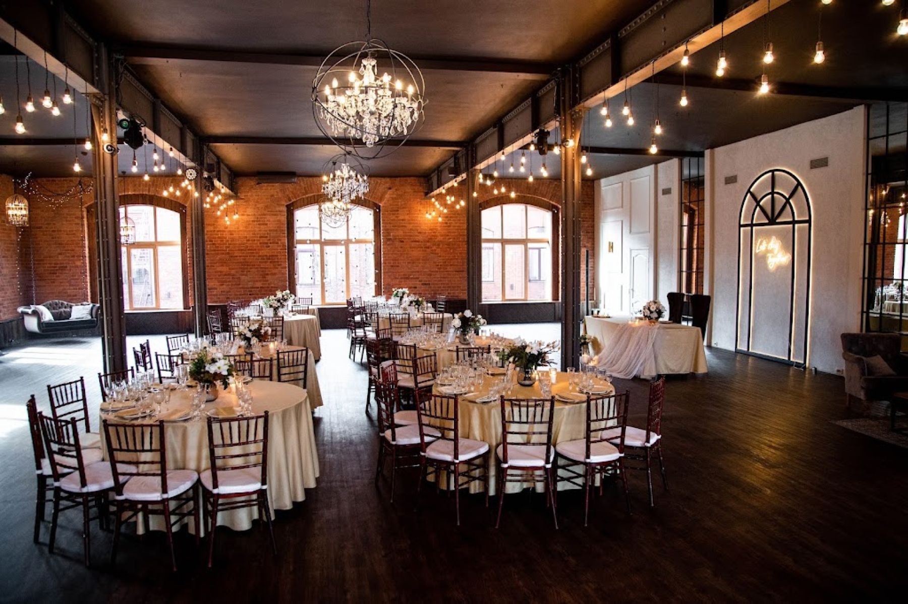 Световое оформление в Крафт Лофте "Весенний"