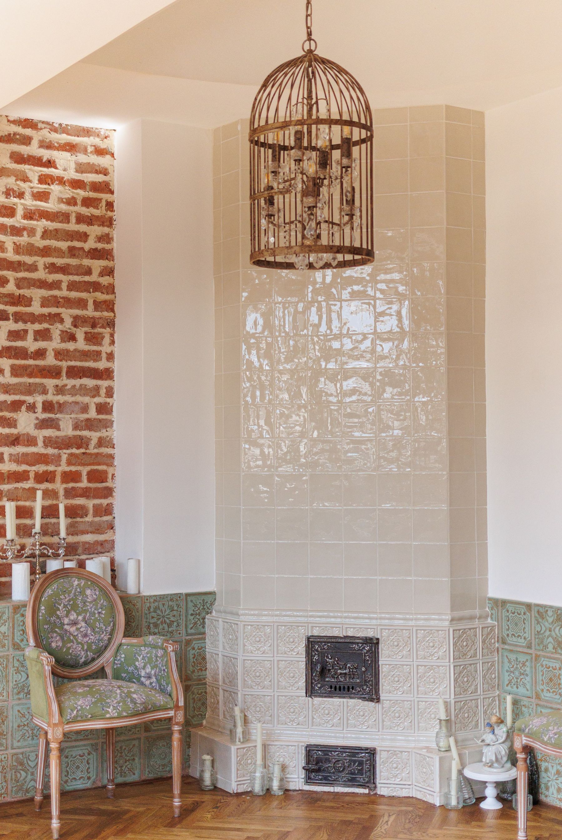 Просторный зал Mark IV Relic с высокими потолками