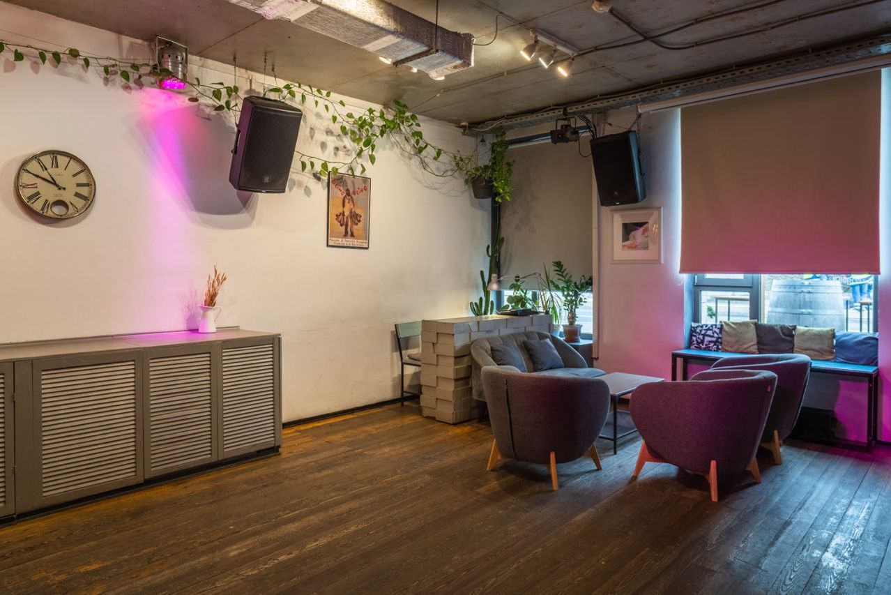 Зона для фуршетов в лофте