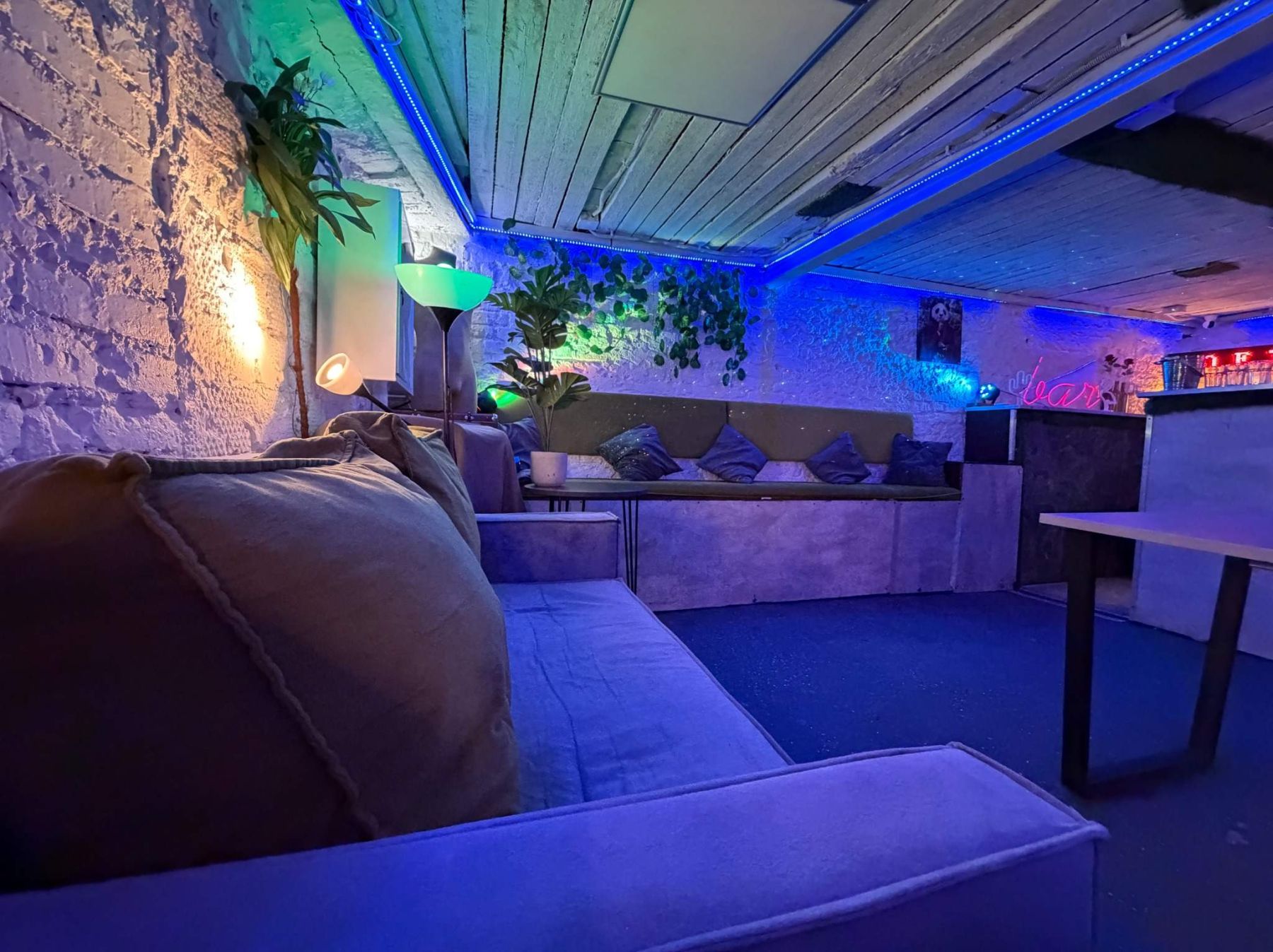 Сцена для мероприятий в лофте Авиатор