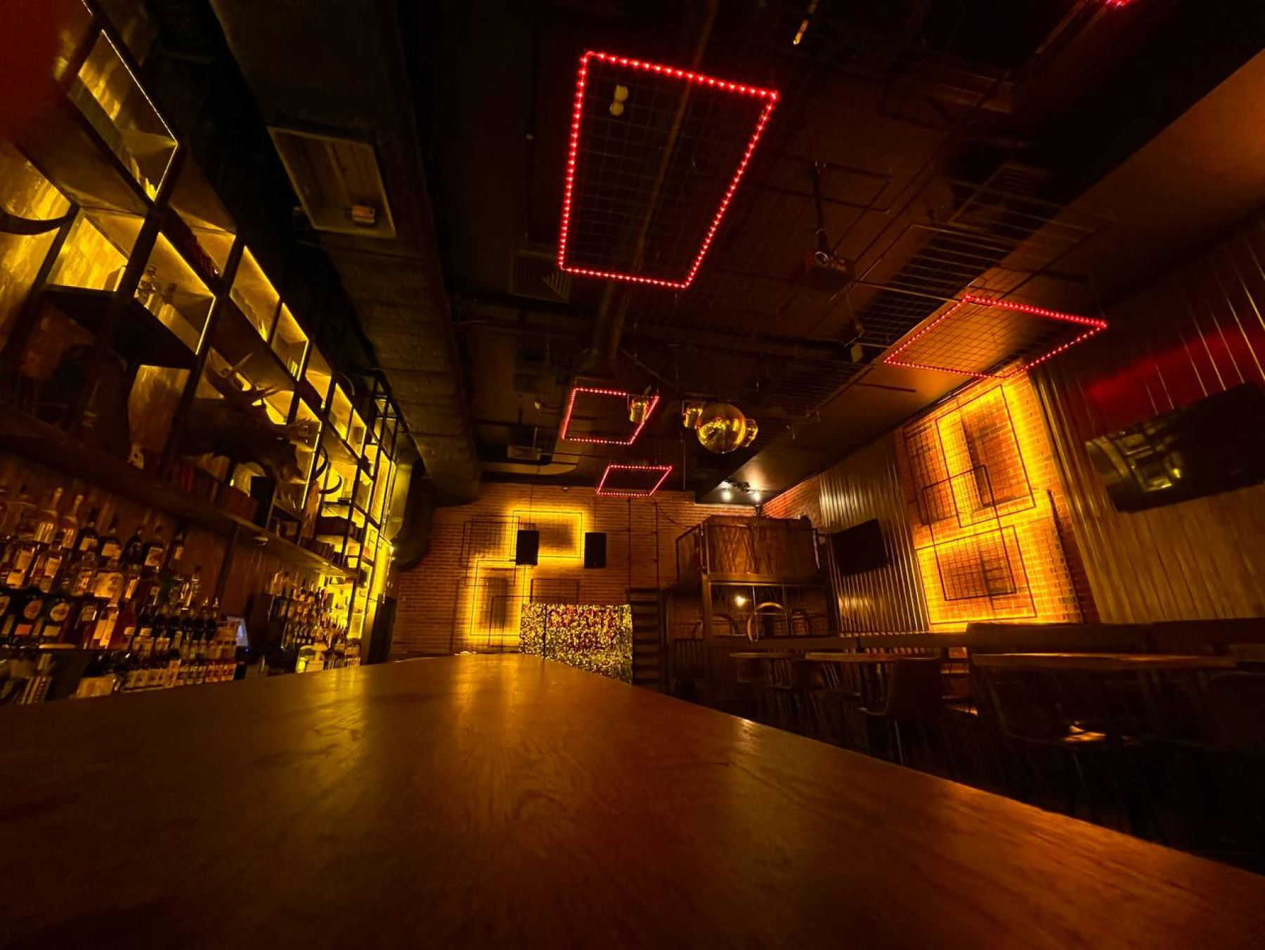 Танцпол в ночном клубе Crazy Loft