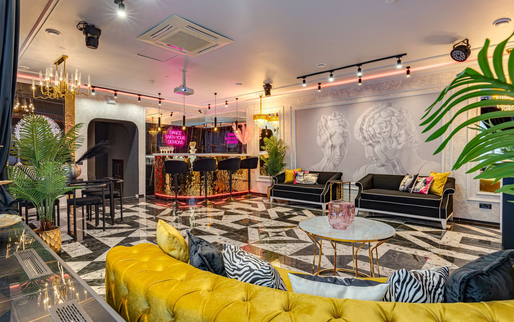 Лофт Юг – интерьер с классическими элементами