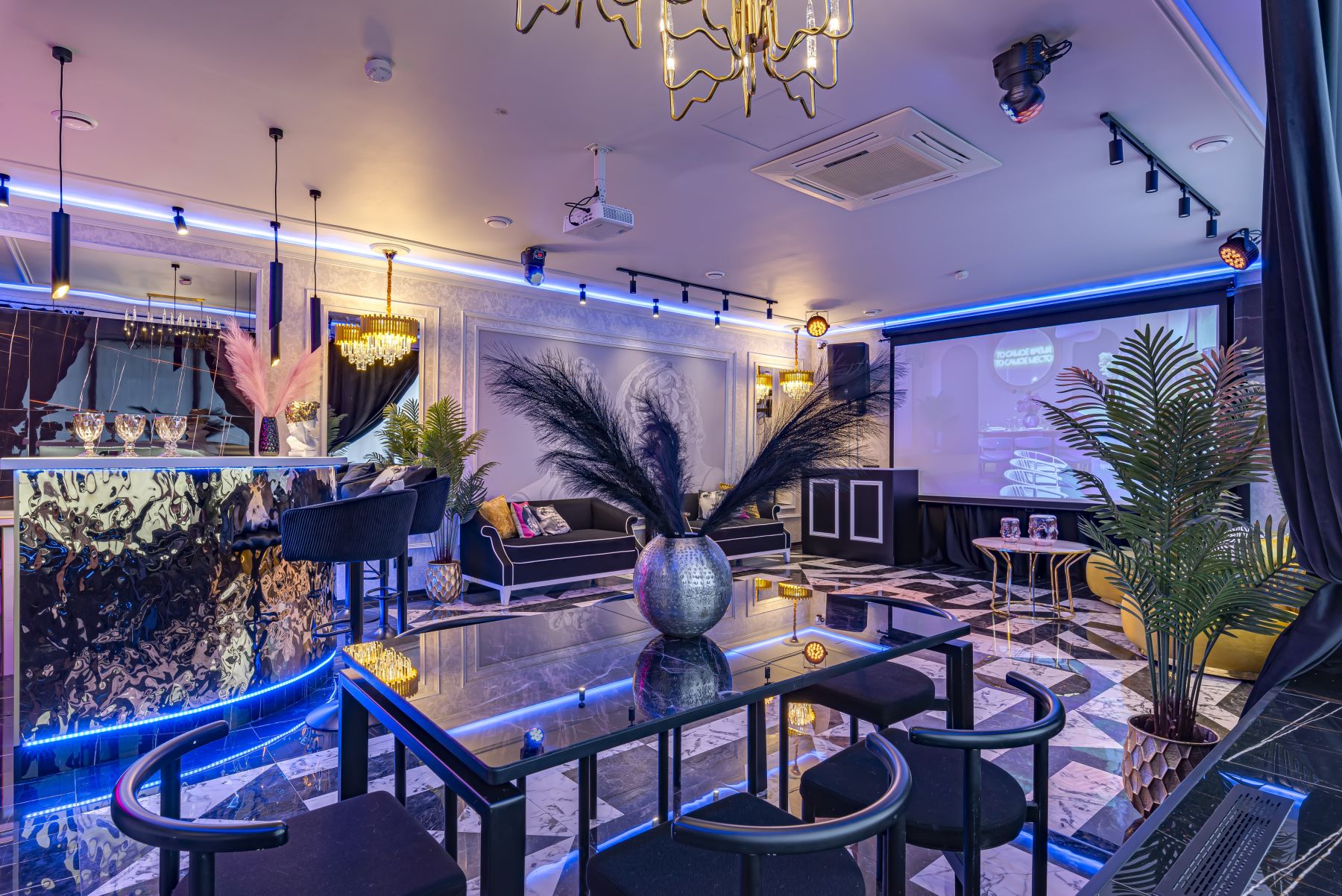 Зал Юг с отдельным входом и светом