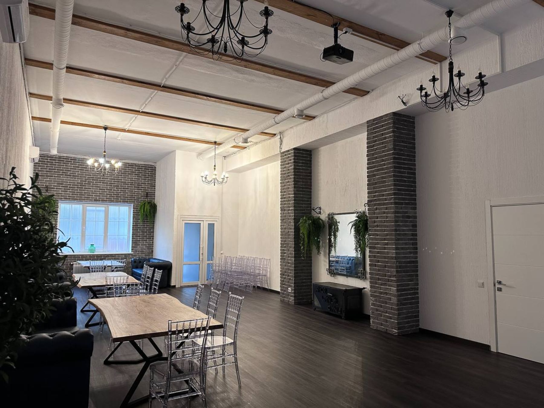 Аренда лофта с проектором и акустикой для вечеринок