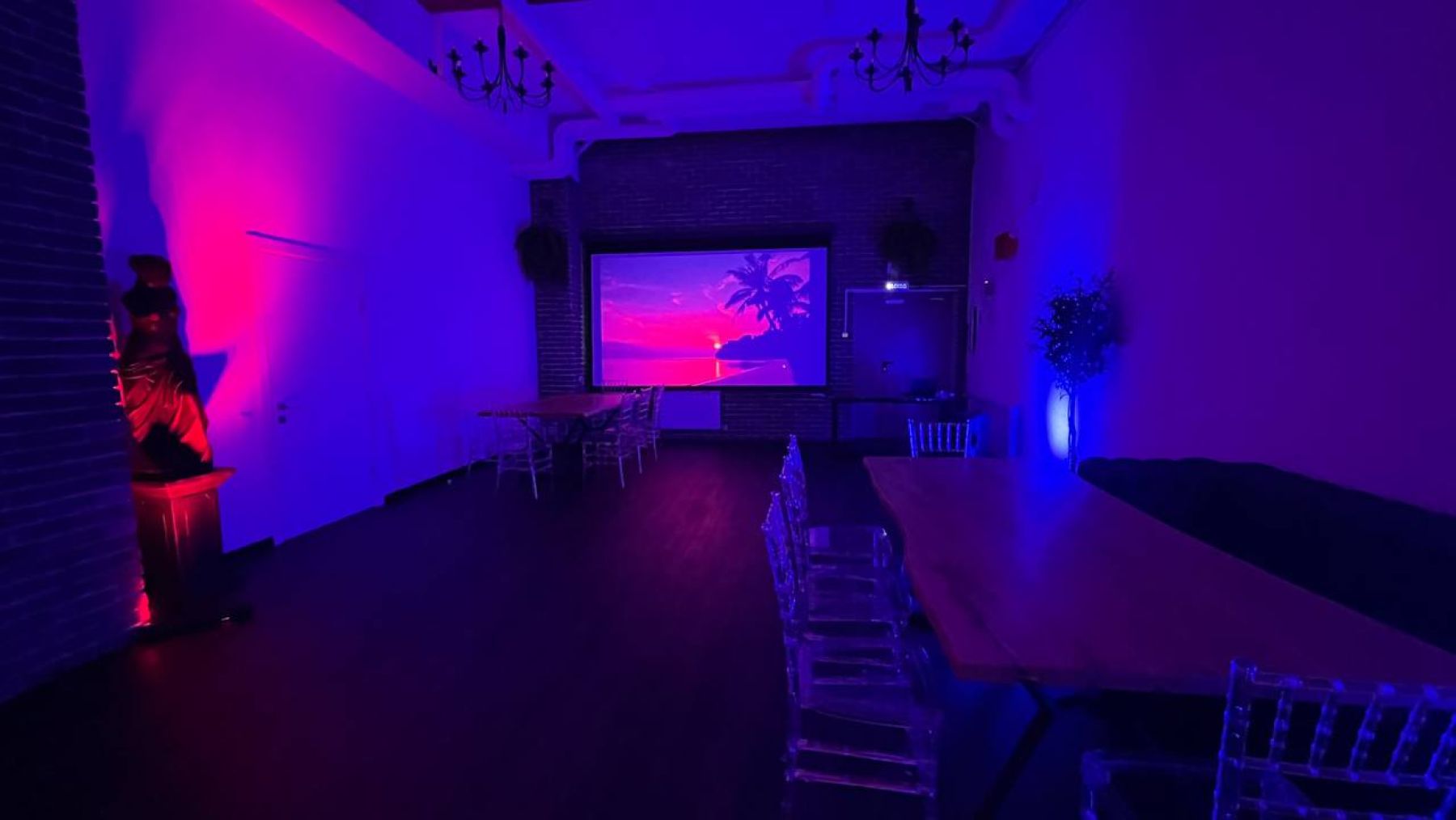 Просторный лофт с отдельным входом на Алексеевской