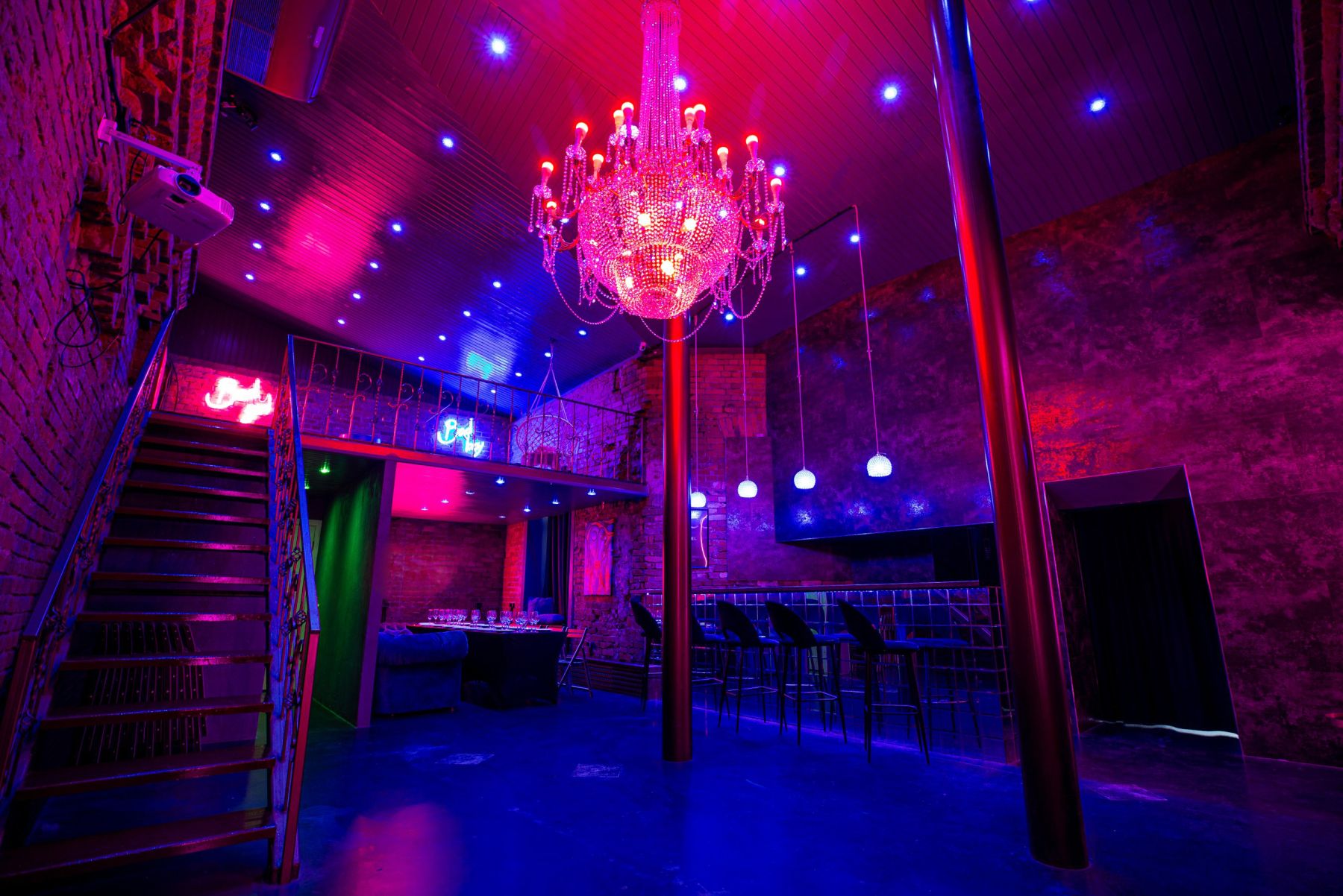 Зона для мероприятий в лофте Steklo