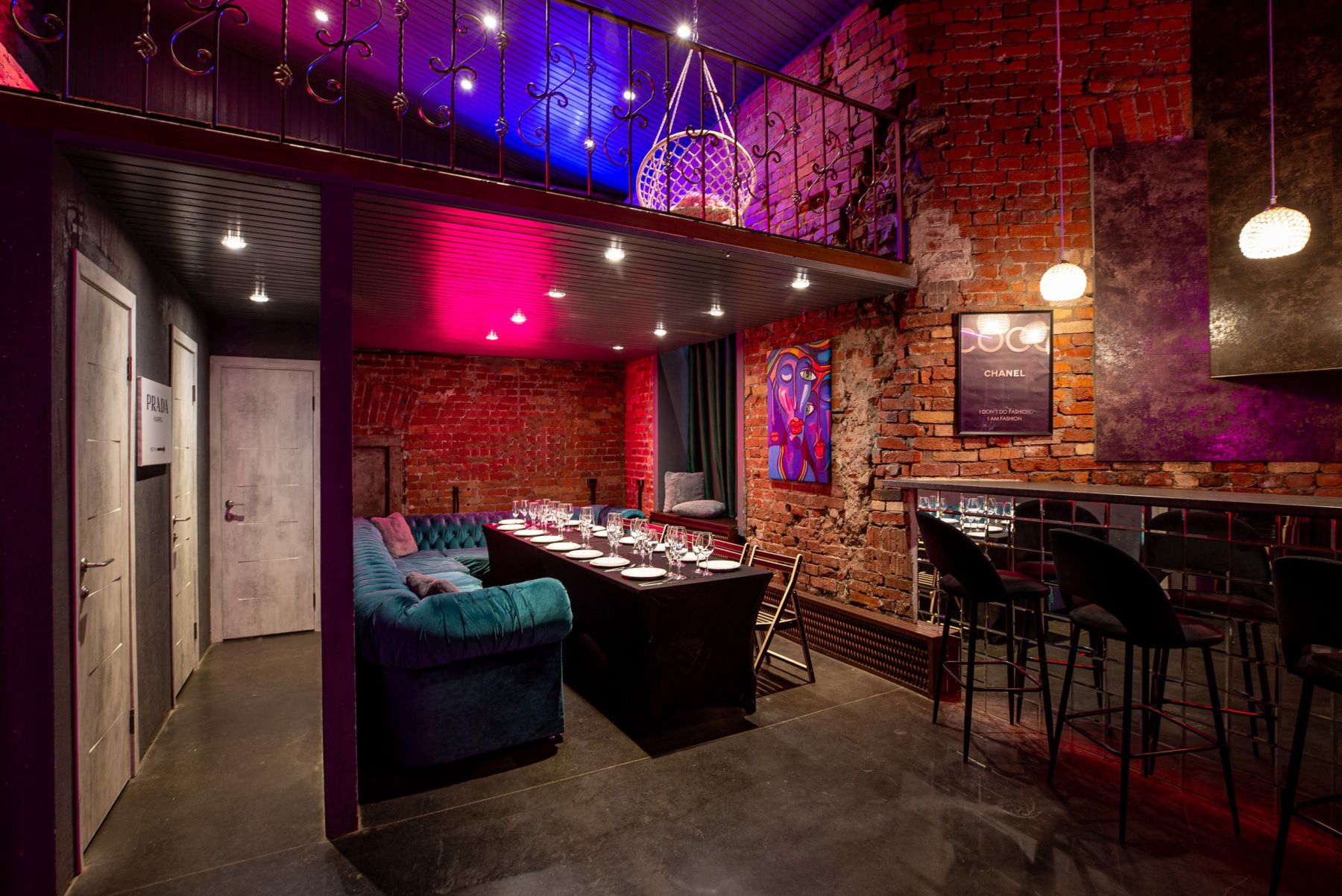 Барная стойка в лофте Steklo