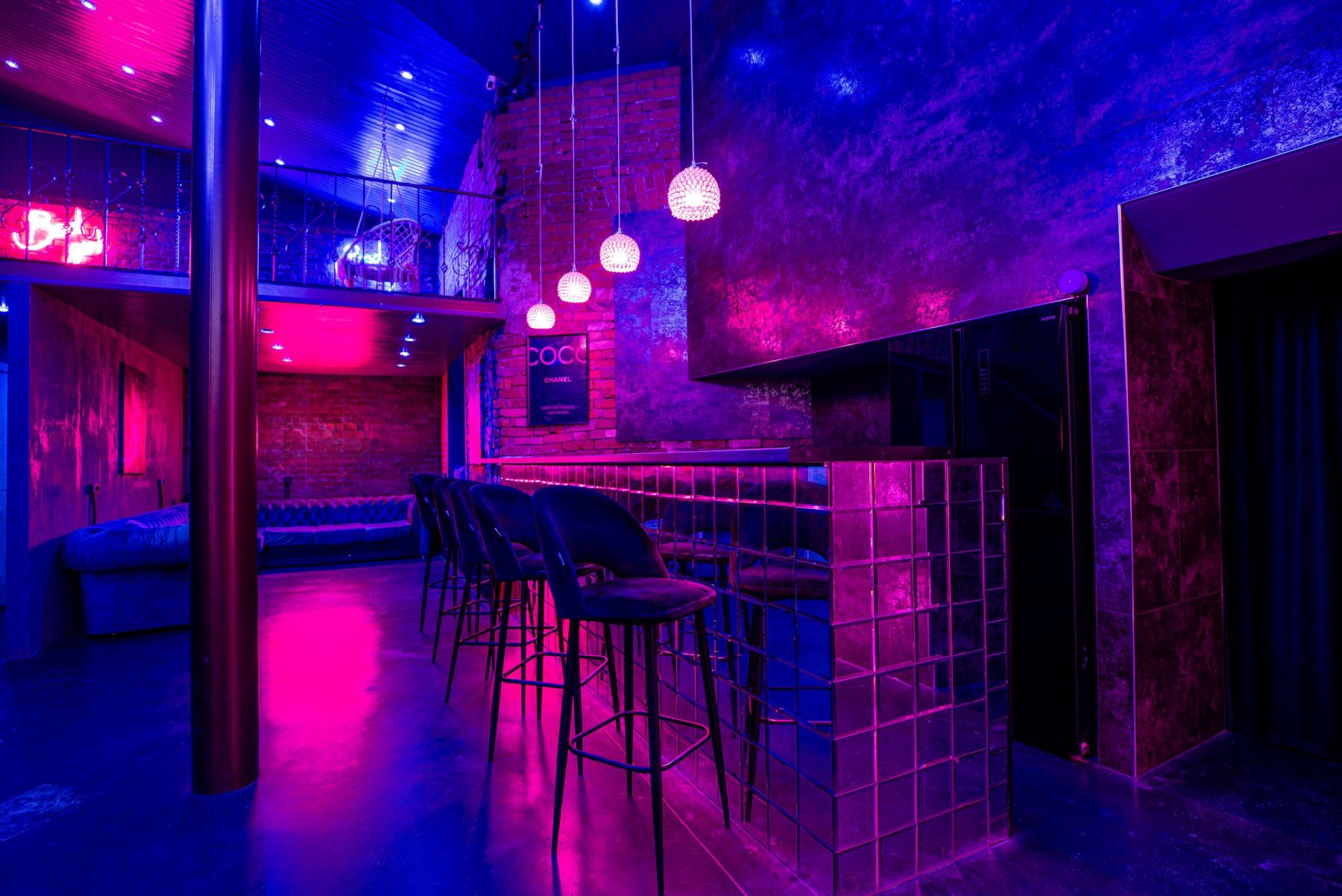 Дизайнерские элементы интерьера лофта Steklo