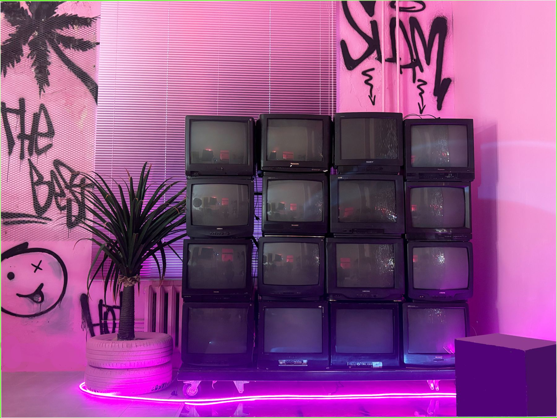 Панорамные окна в лофте TOMMY