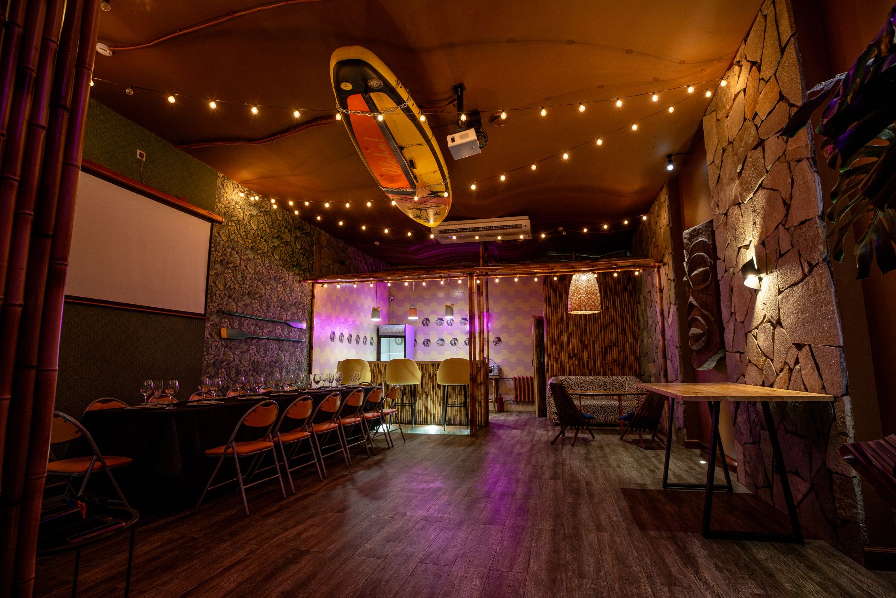 Зона для мероприятий в гавайском стиле