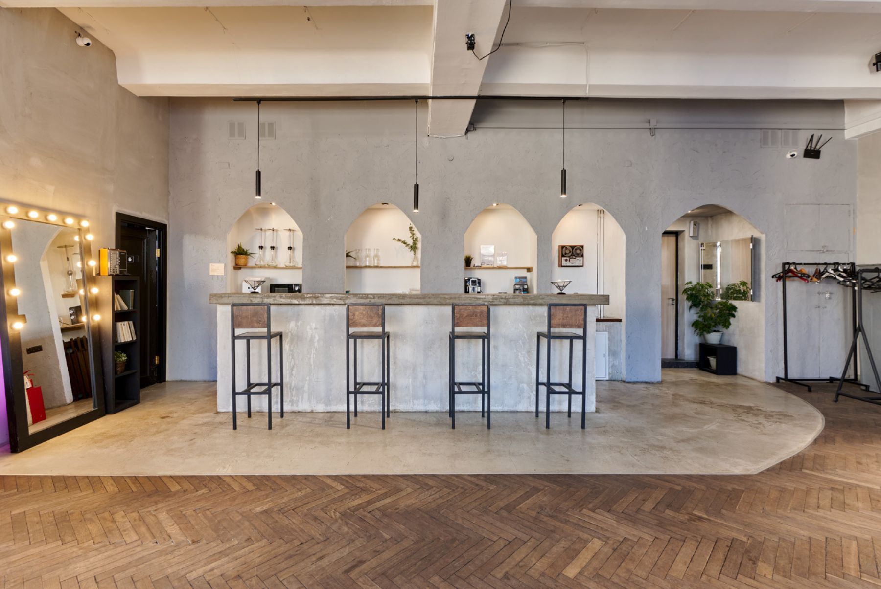 Интерьер лофта с высокими потолками