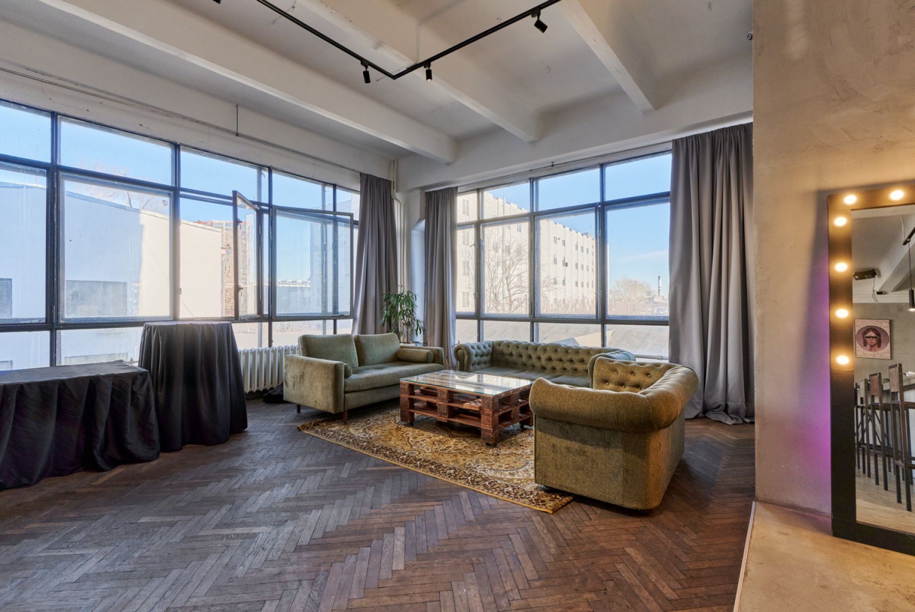 Музыкальное оборудование в лофте