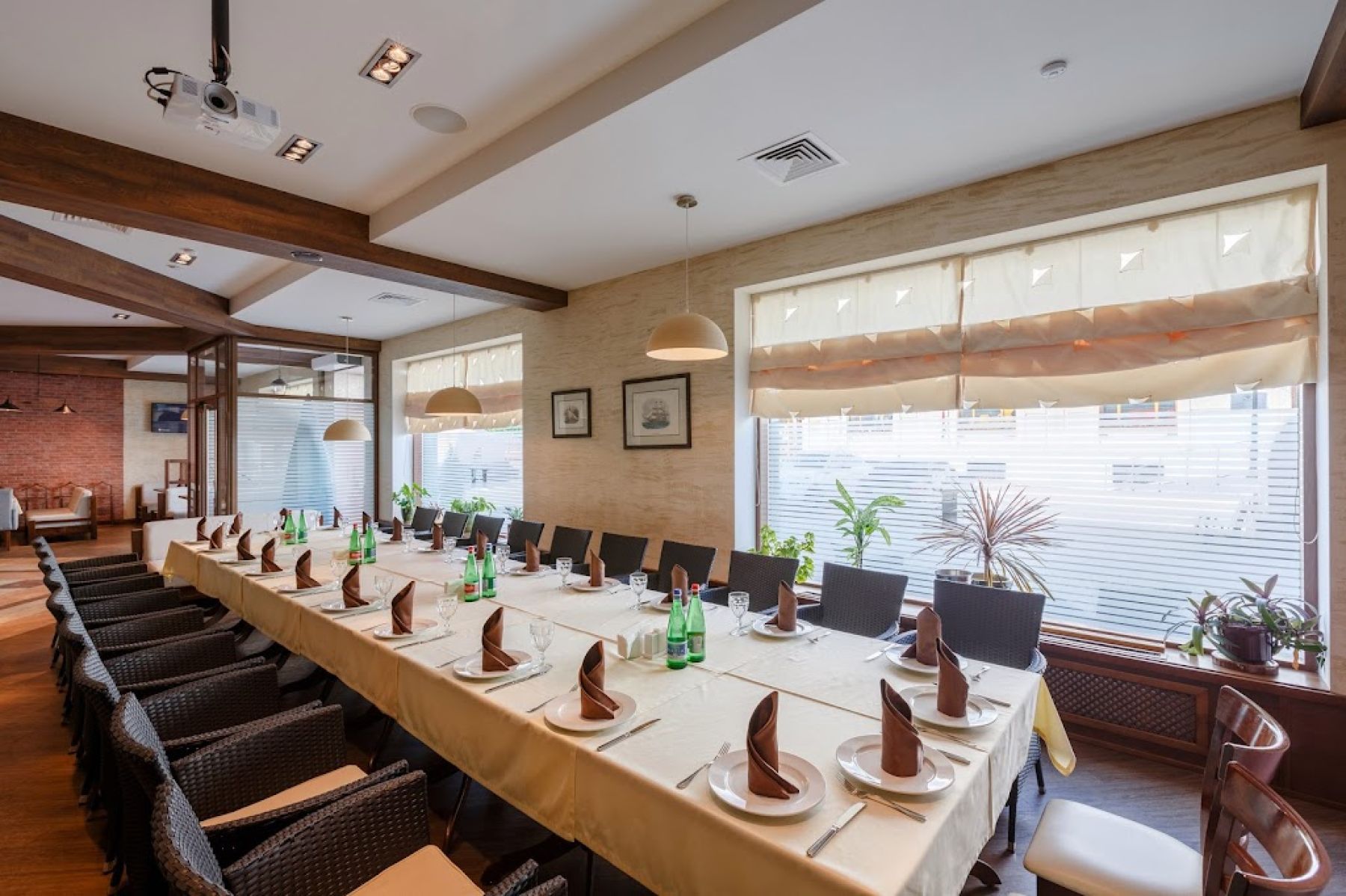 Торжественное оформление в банкетном зале "Hemingway"