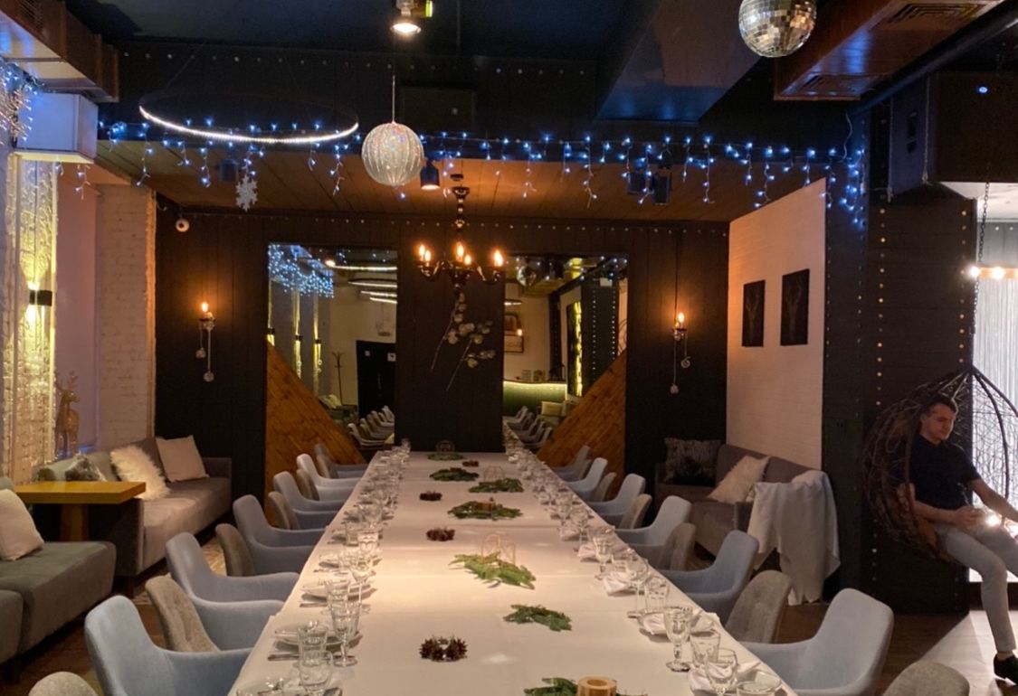 Внутренний интерьер лофта с танцполом