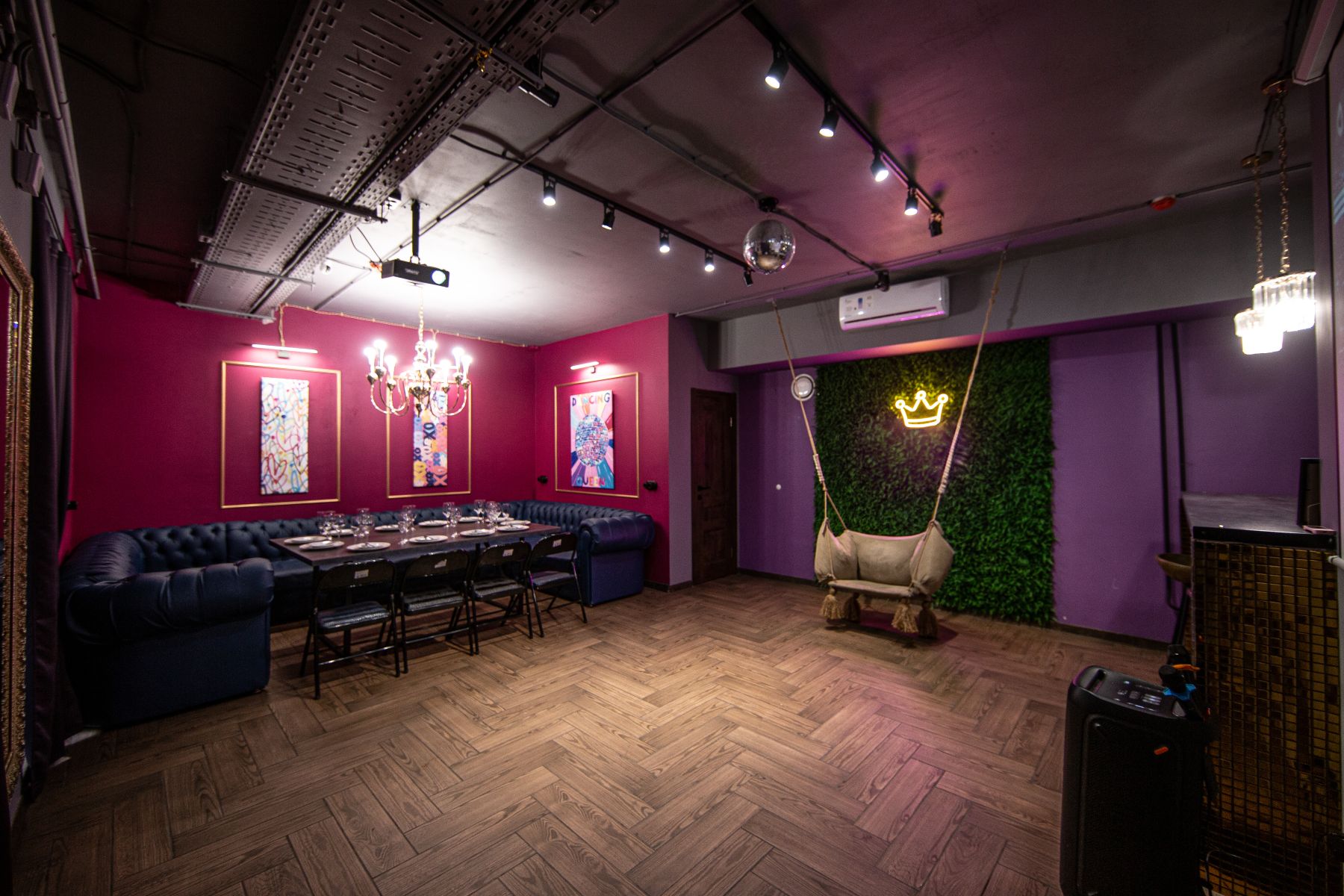 Уютный уголок лофта Queen для мероприятий